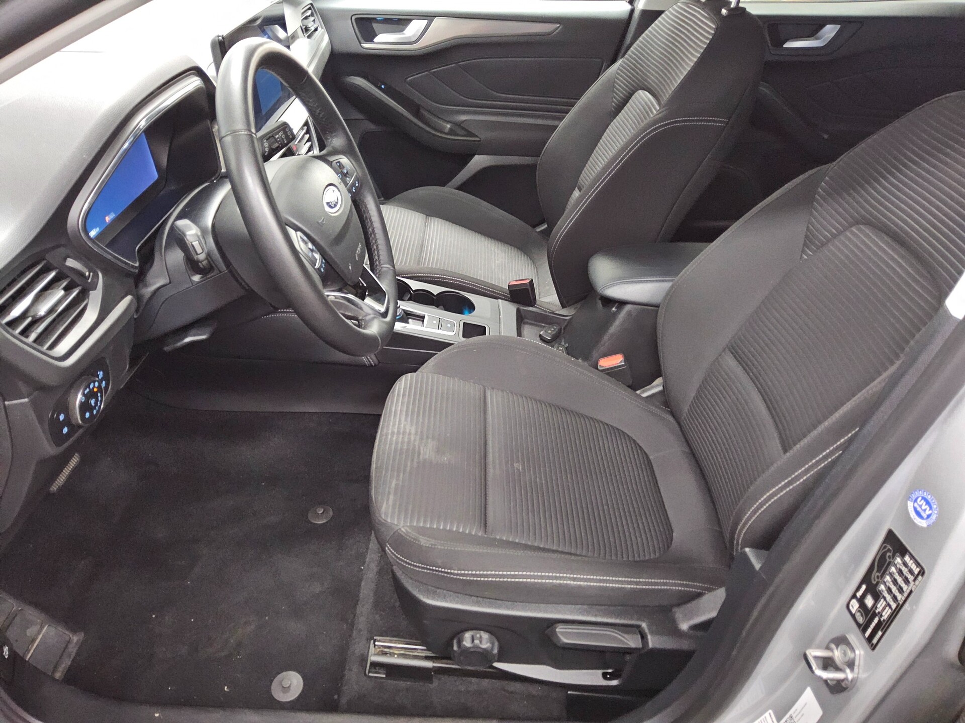 Ford Focus Turnier 1.5 EB Titanium X Navi LED RFK 9