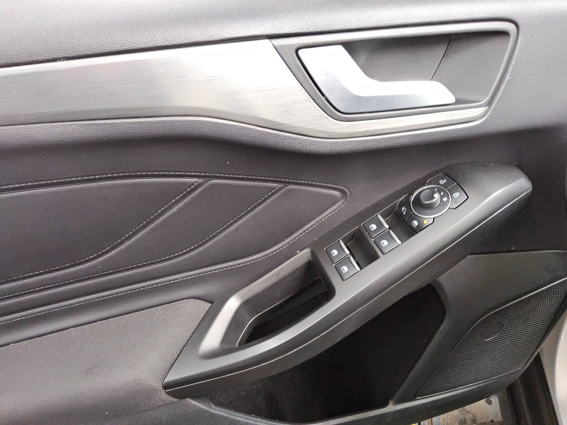 Ford Focus Turnier 1.5 EB Titanium X Navi LED RFK 10