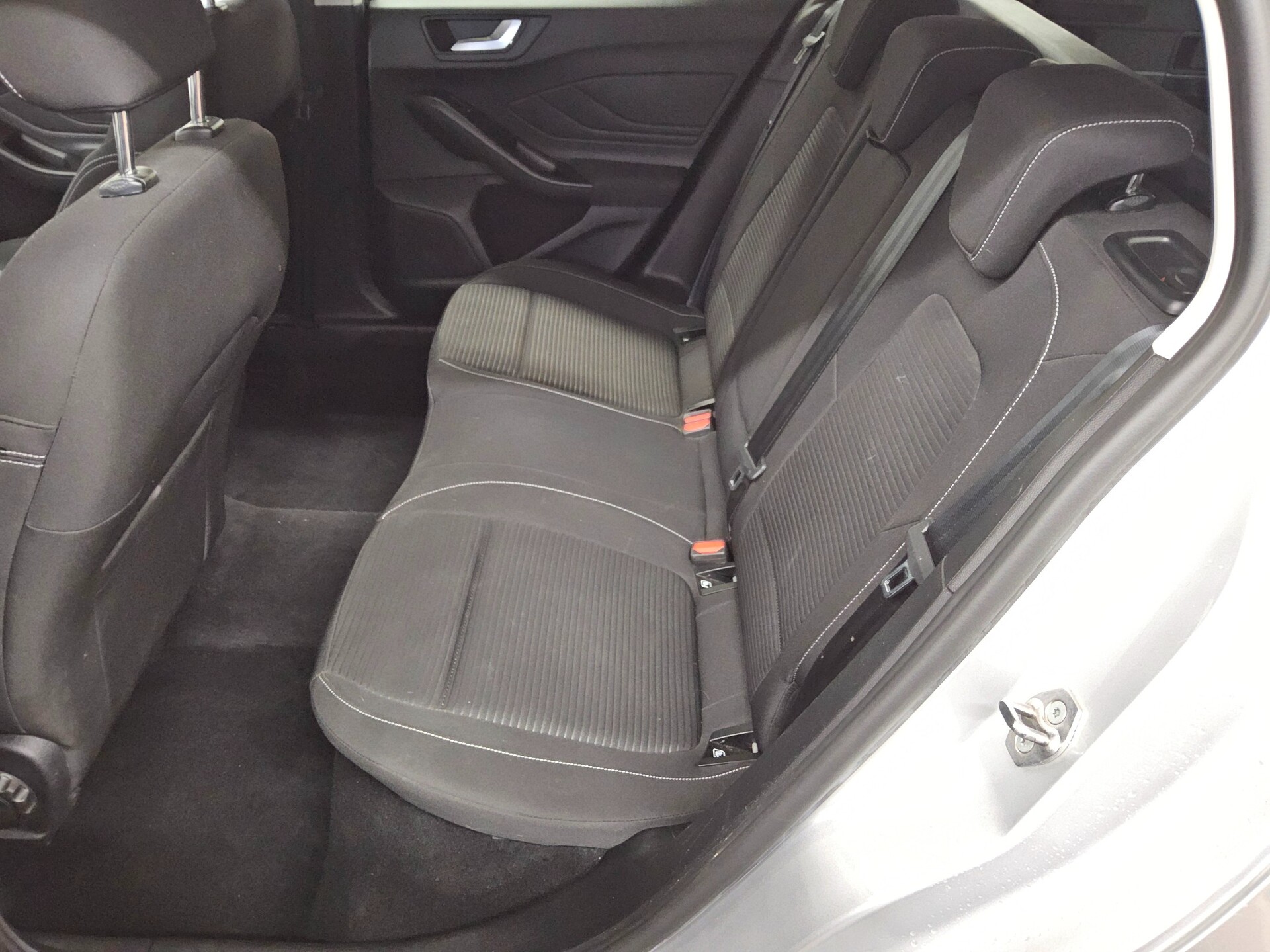 Ford Focus Turnier 1.5 EB Titanium X Navi LED RFK 13