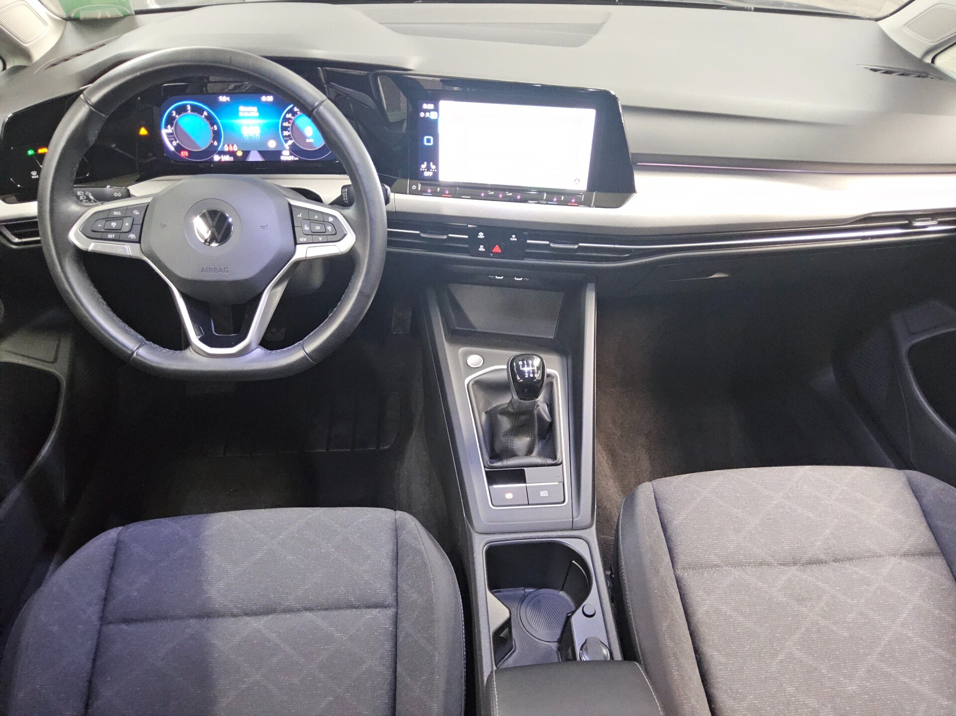 Volkswagen Golf-8 2.0 TDI Life Navi LED ACC PDC Shz 5