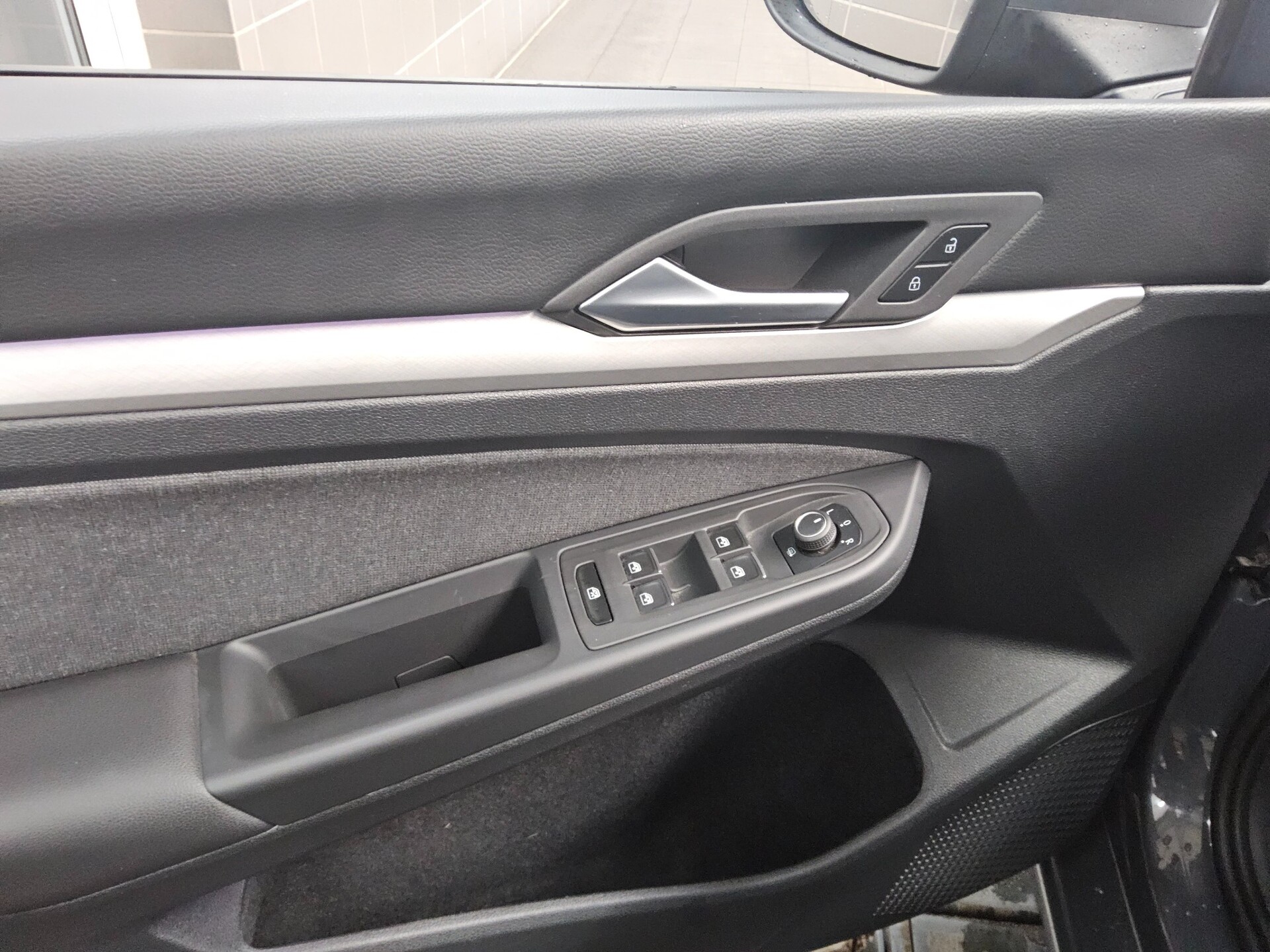 Volkswagen Golf-8 2.0 TDI Life Navi LED ACC PDC Shz 10