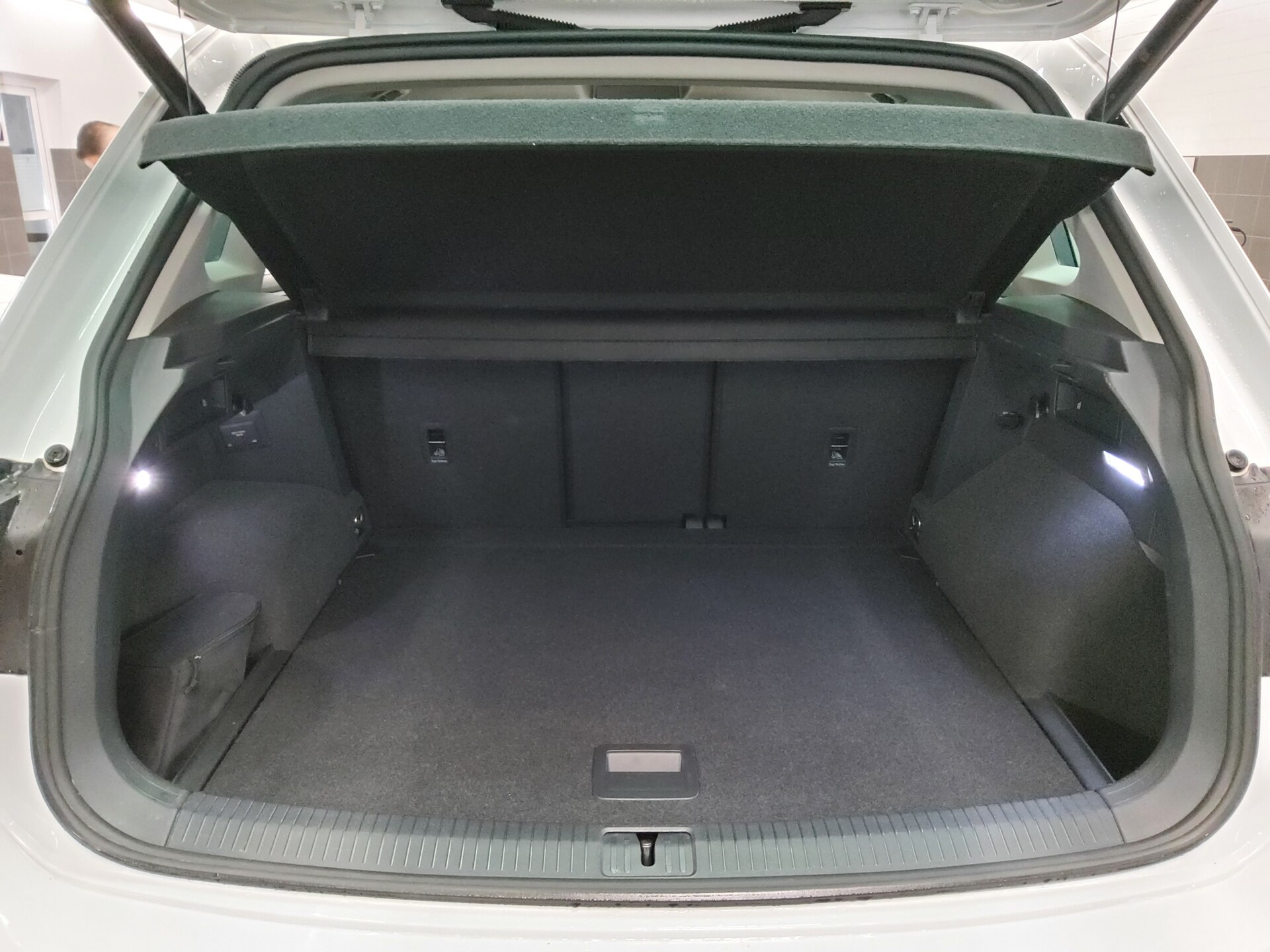 Volkswagen Tiguan 2.0 TDI Elegance Navi LED AID AHK ACC Shz 11