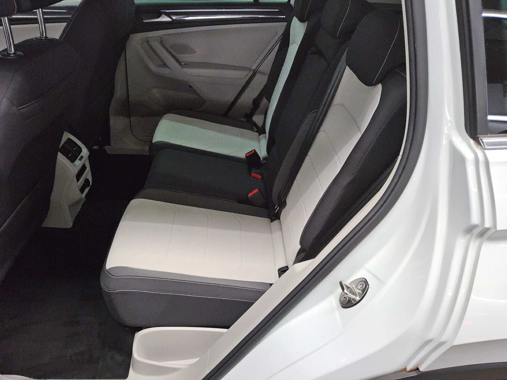 Volkswagen Tiguan 2.0 TDI 4M Elegance Navi IQ.Light AID RfK 13