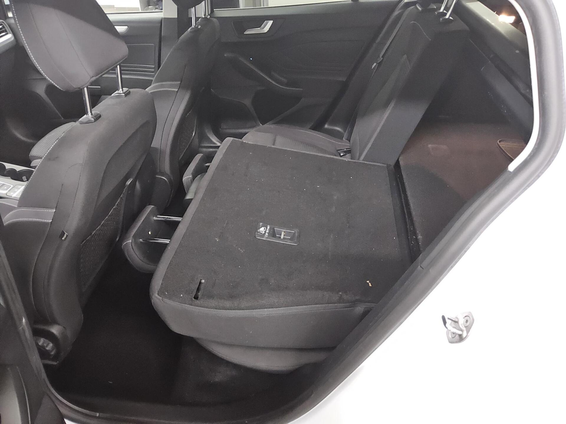 Ford Focus Turnier 1.5 EB Cool&Connect Navi LED RfK 12