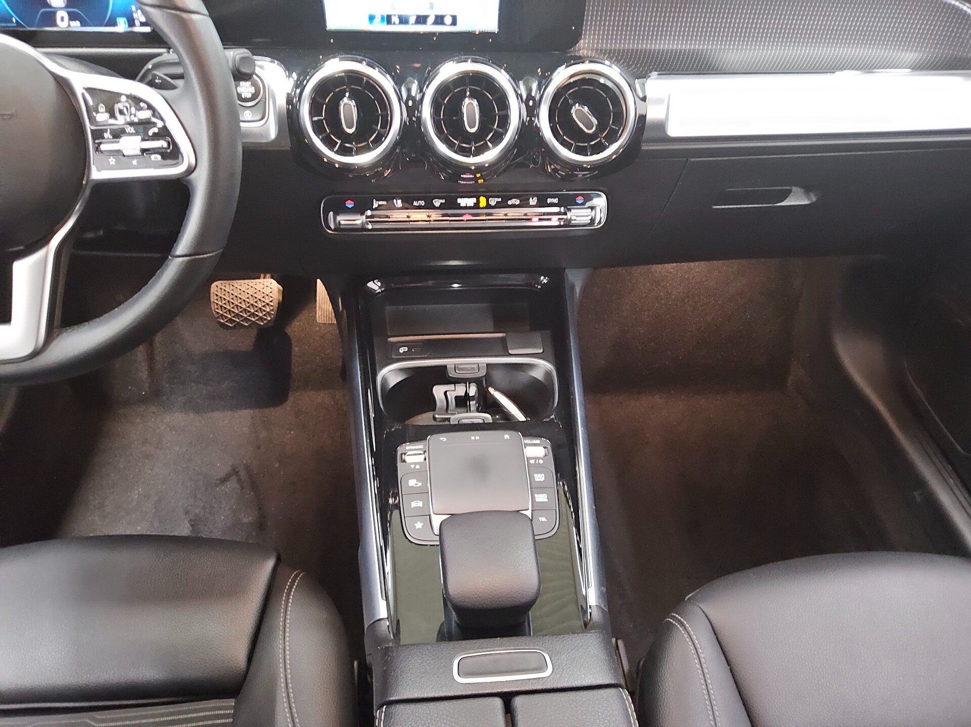 Mercedes-Benz GLB 200 d Progressive T-Leder Navi RfK PDC Shz 6