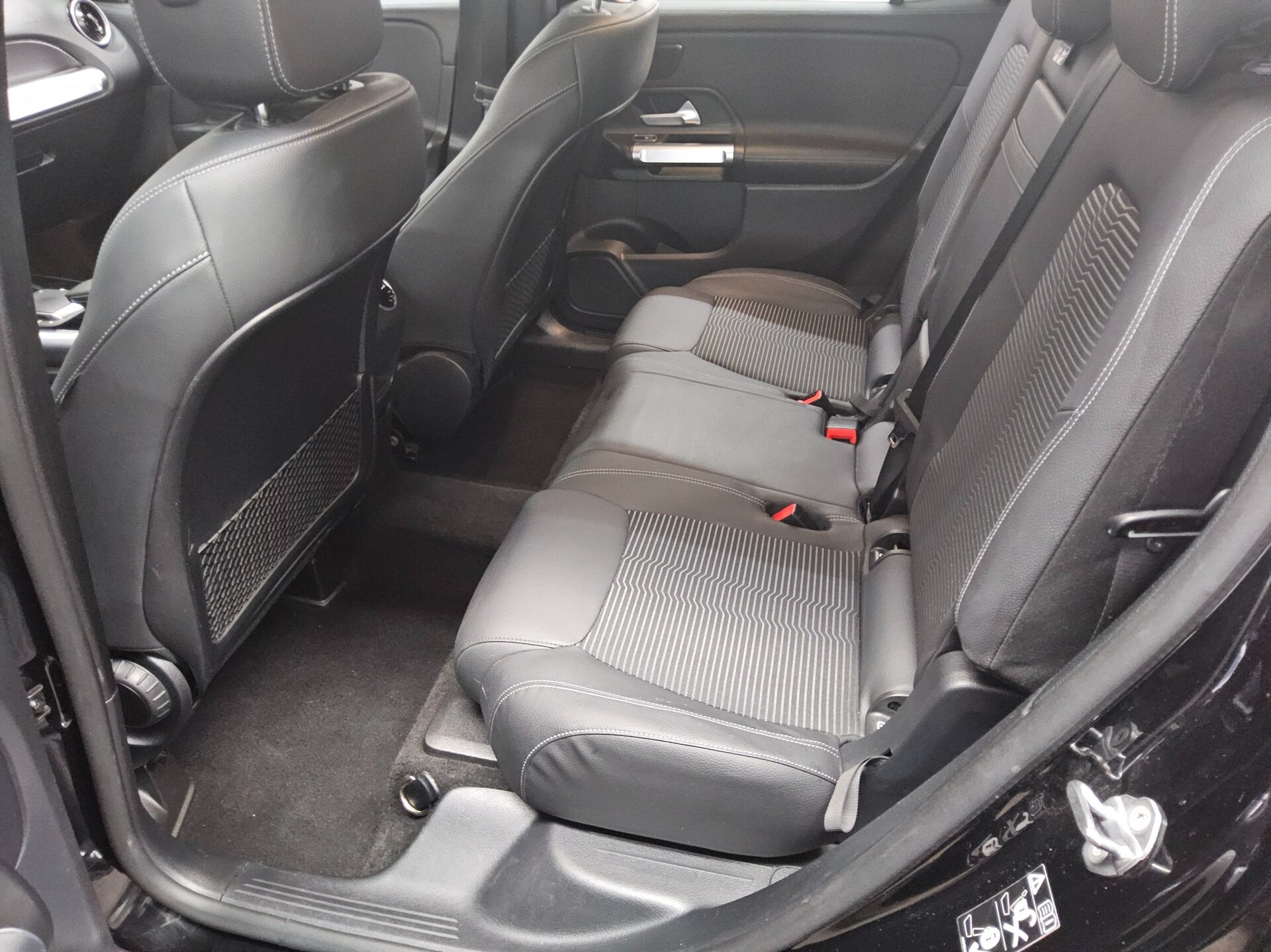 Mercedes-Benz GLB 200 d Progressive T-Leder Navi RfK PDC Shz 13