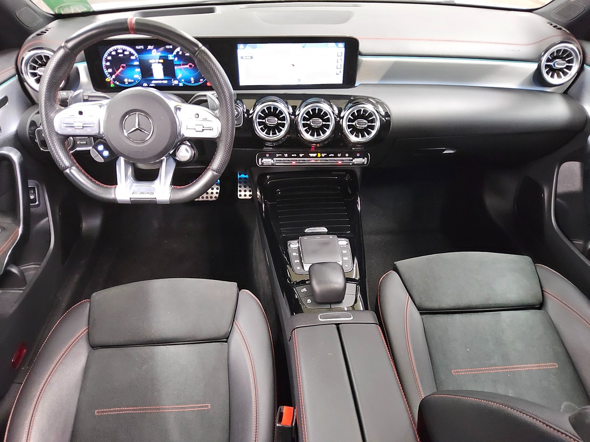 Mercedes-Benz CLA 35 AMG SB 4M Night Navi MB-LED Pano Sound 5