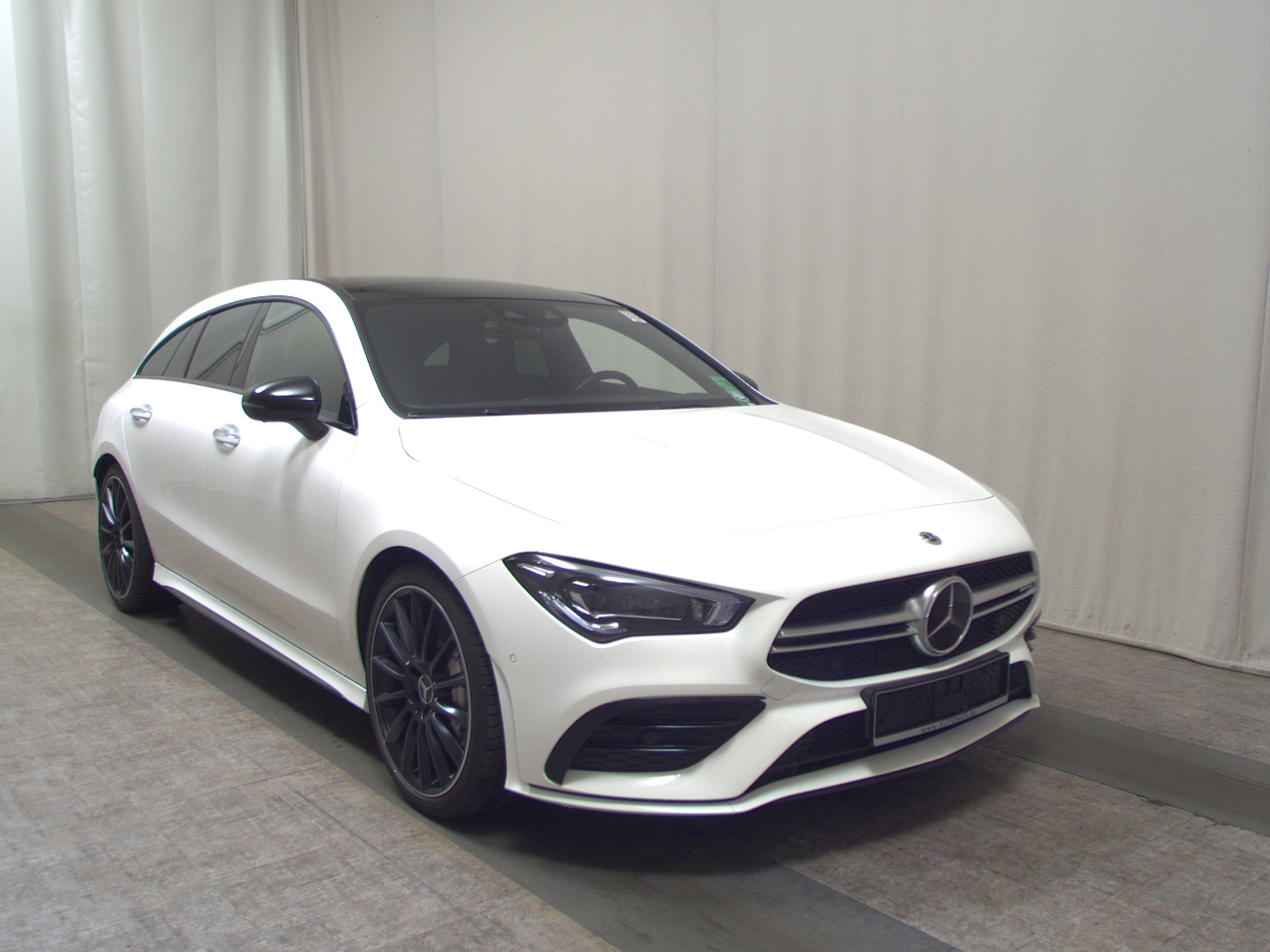 Mercedes-Benz CLA 35 AMG SB 4M Night Navi MB-LED Pano Sound 3