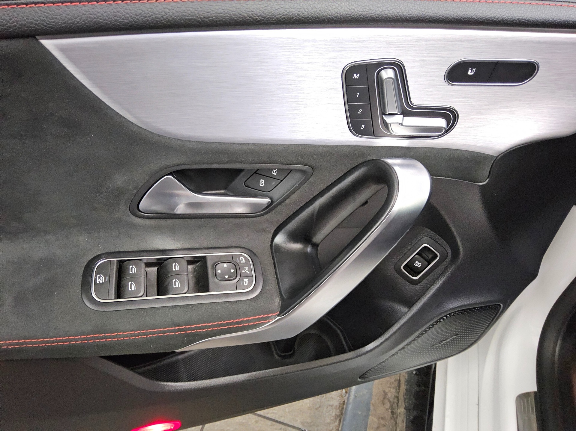 Mercedes-Benz CLA 35 AMG SB 4M Night Navi MB-LED Pano Sound 10