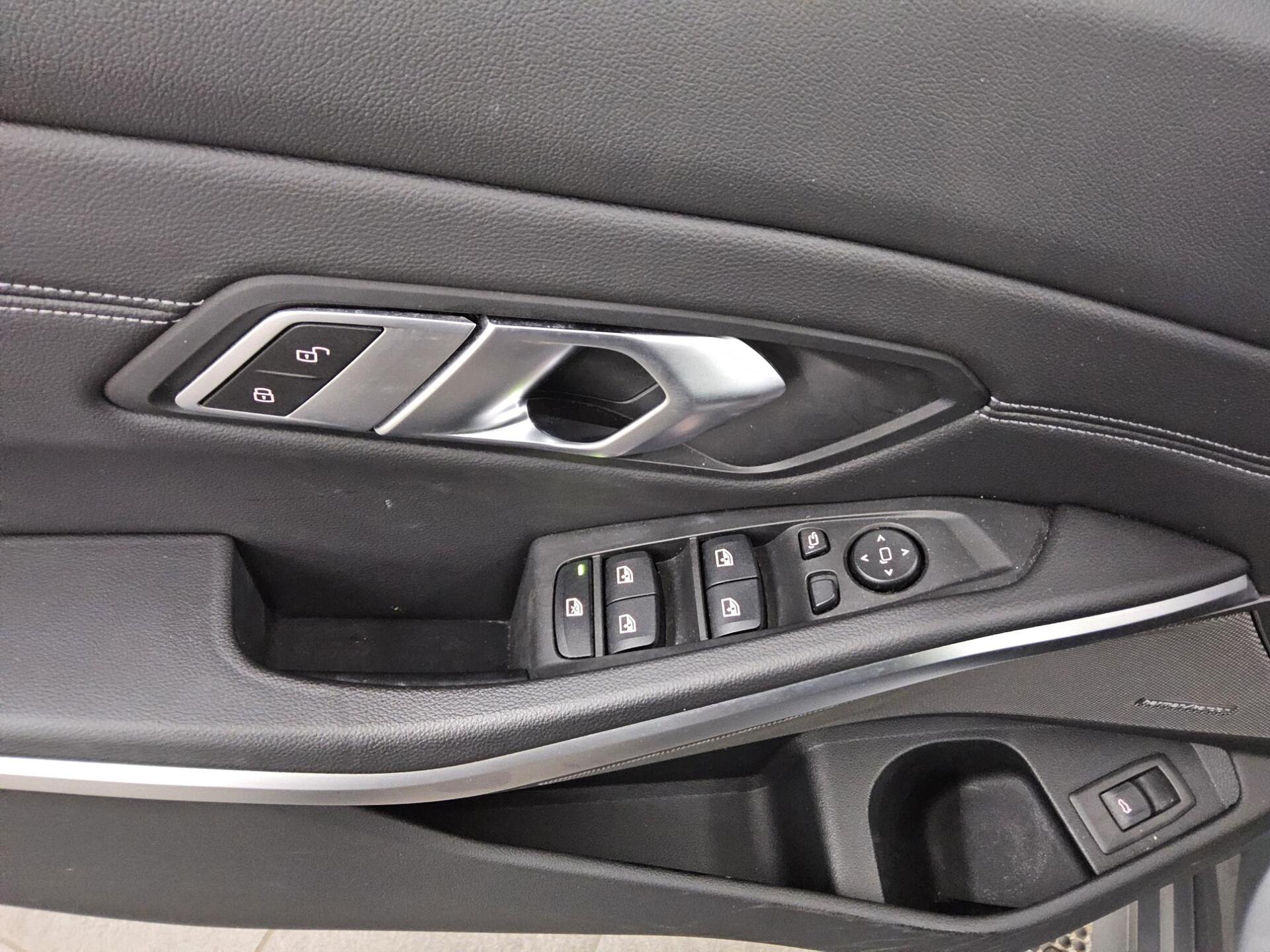 BMW 318dA Touring T-Leder Navi Pano HuD Curved LED 10