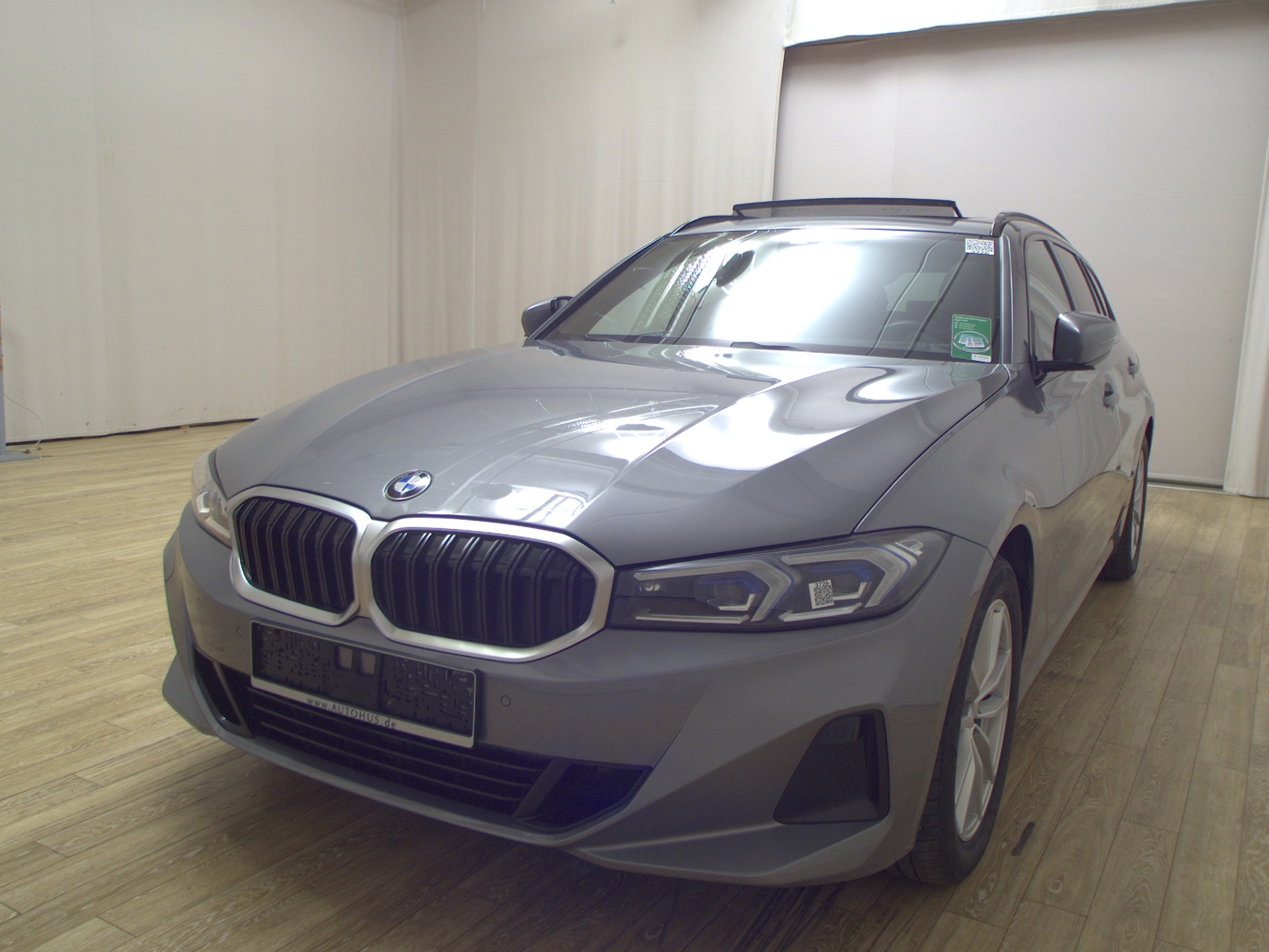 BMW 318dA Touring T-Leder Navi Pano HuD Curved LED 2