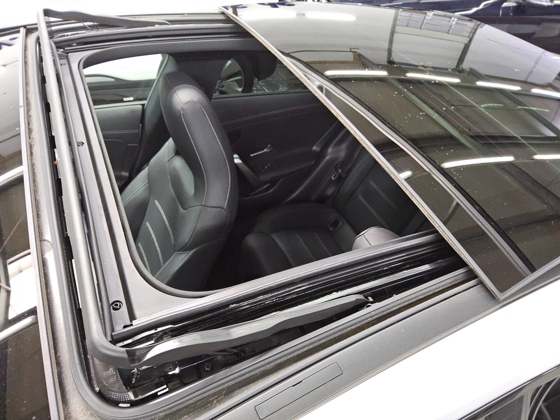 Mercedes-Benz CLA 250 Shooting Brake 4M AMG-Line Navi Pano LED 12