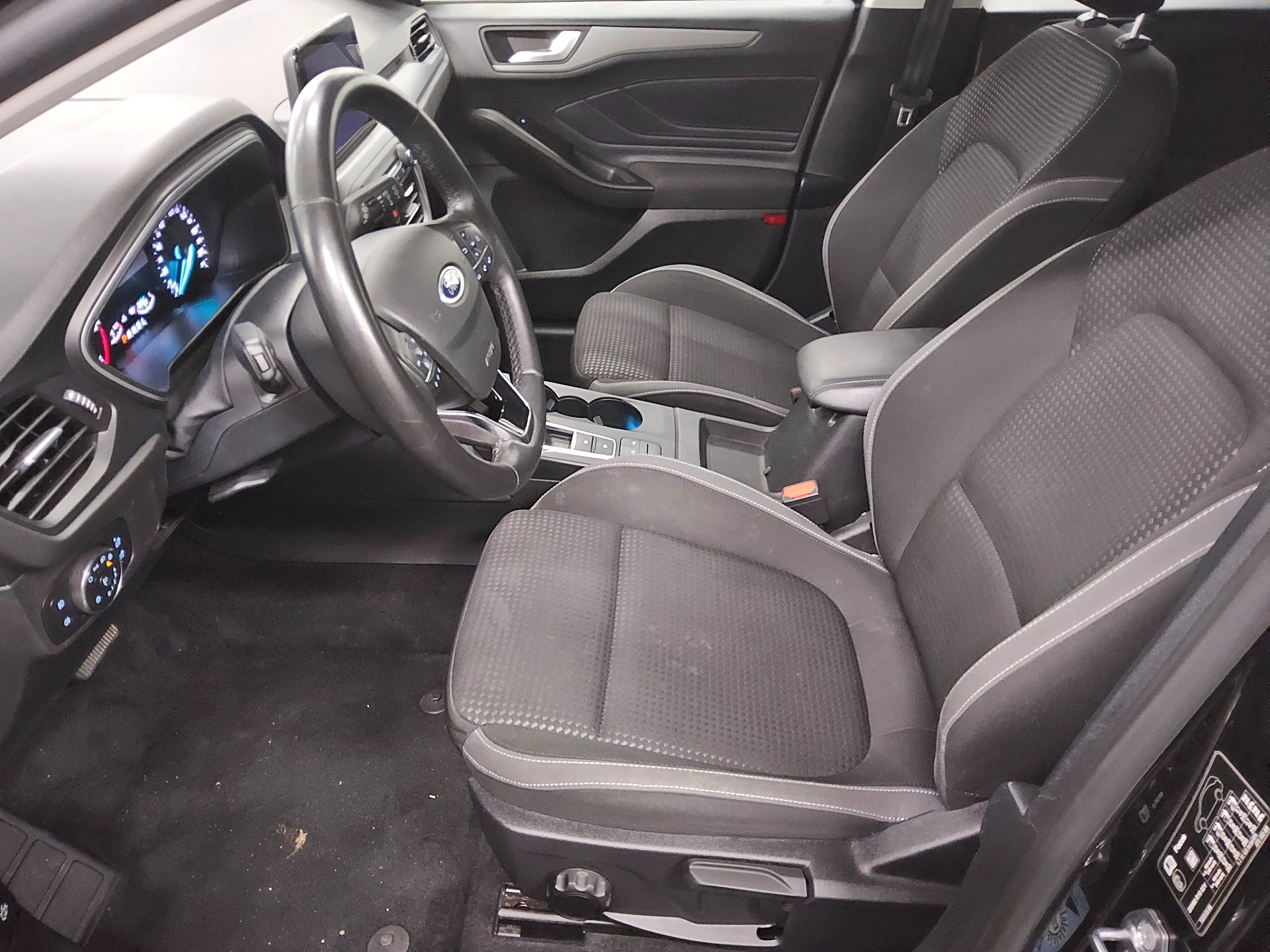 Ford Focus Turnier 1.5 EB Cool&Connect Navi LED DAB 8