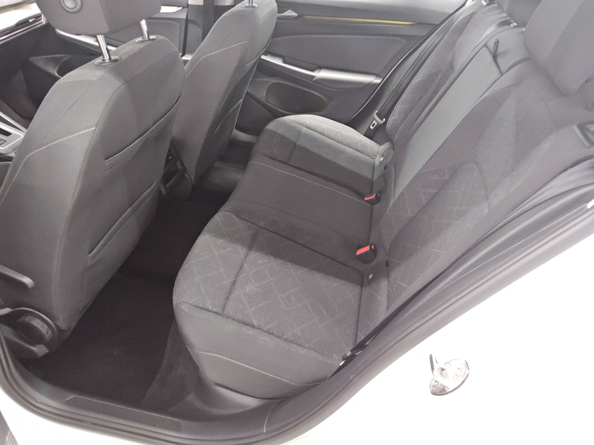 Volkswagen Golf-8 Var. 2.0 TDI Life Navi LED DC ACC AHK Shz 13