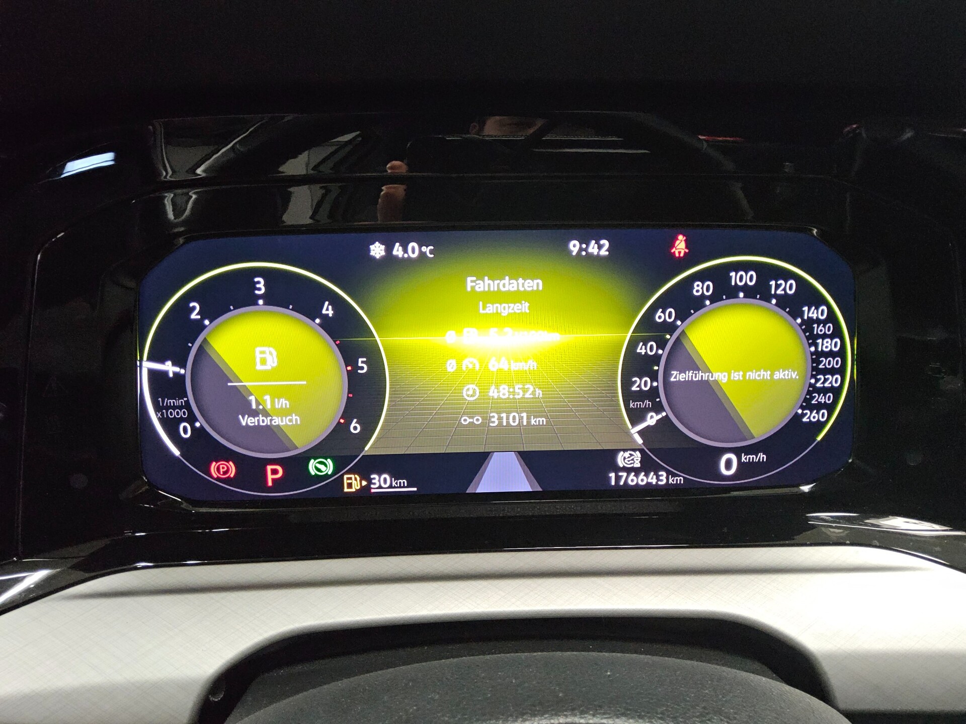 Volkswagen Golf-8 Var. 2.0 TDI Life Navi LED DC ACC AHK Shz 8