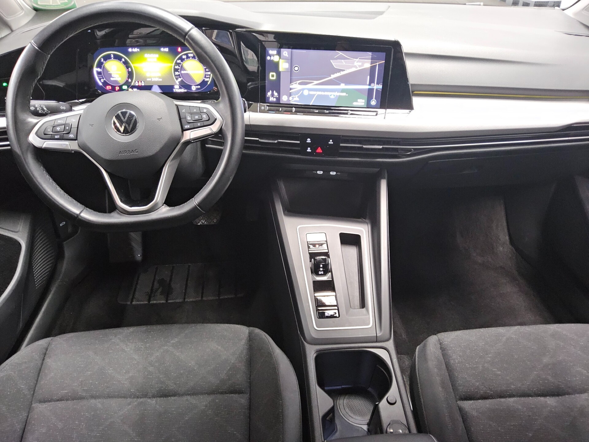 Volkswagen Golf-8 Var. 2.0 TDI Life Navi LED DC ACC AHK Shz 5
