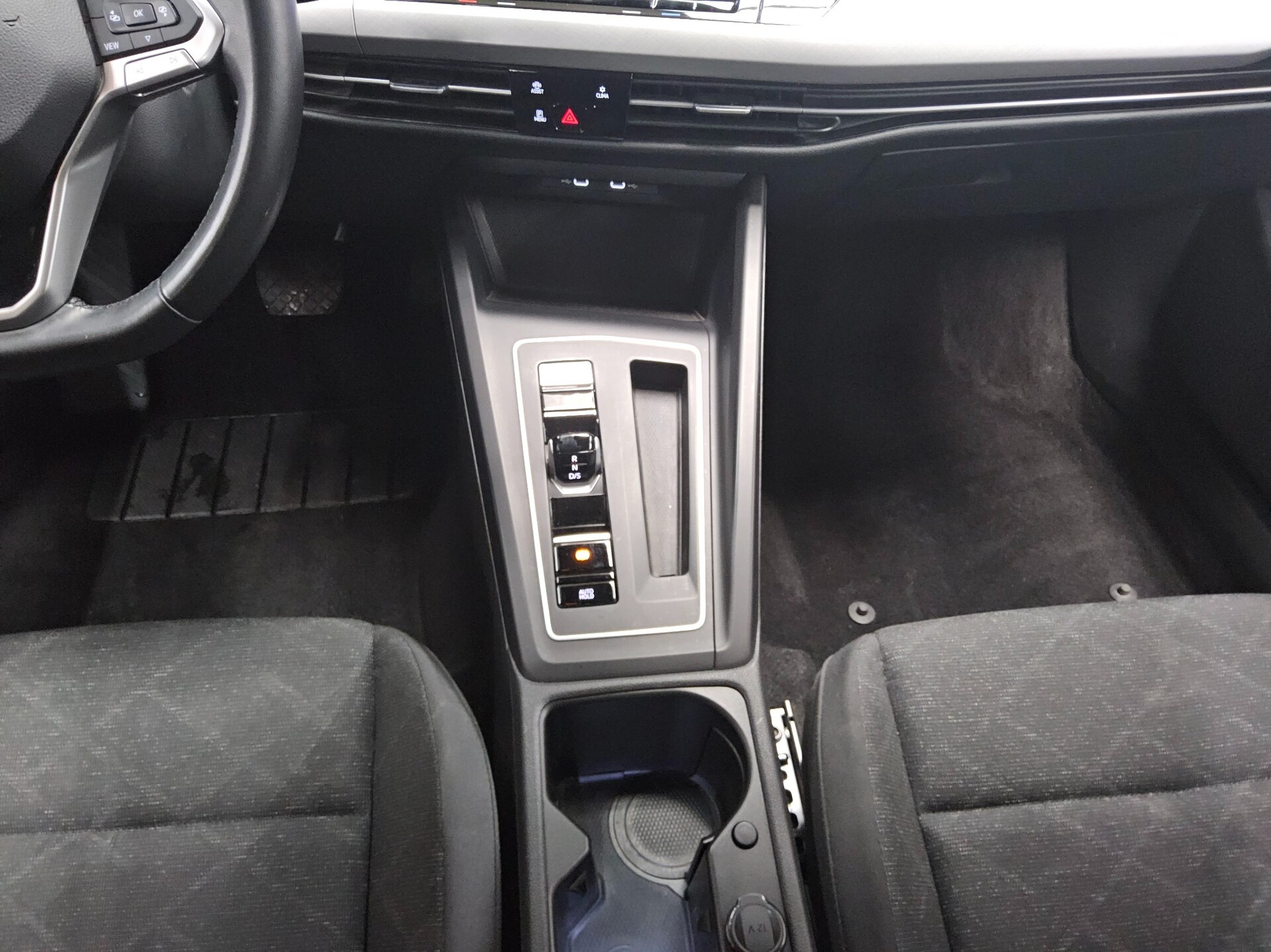 Volkswagen Golf-8 Var. 2.0 TDI Life Navi LED DC ACC AHK Shz 6