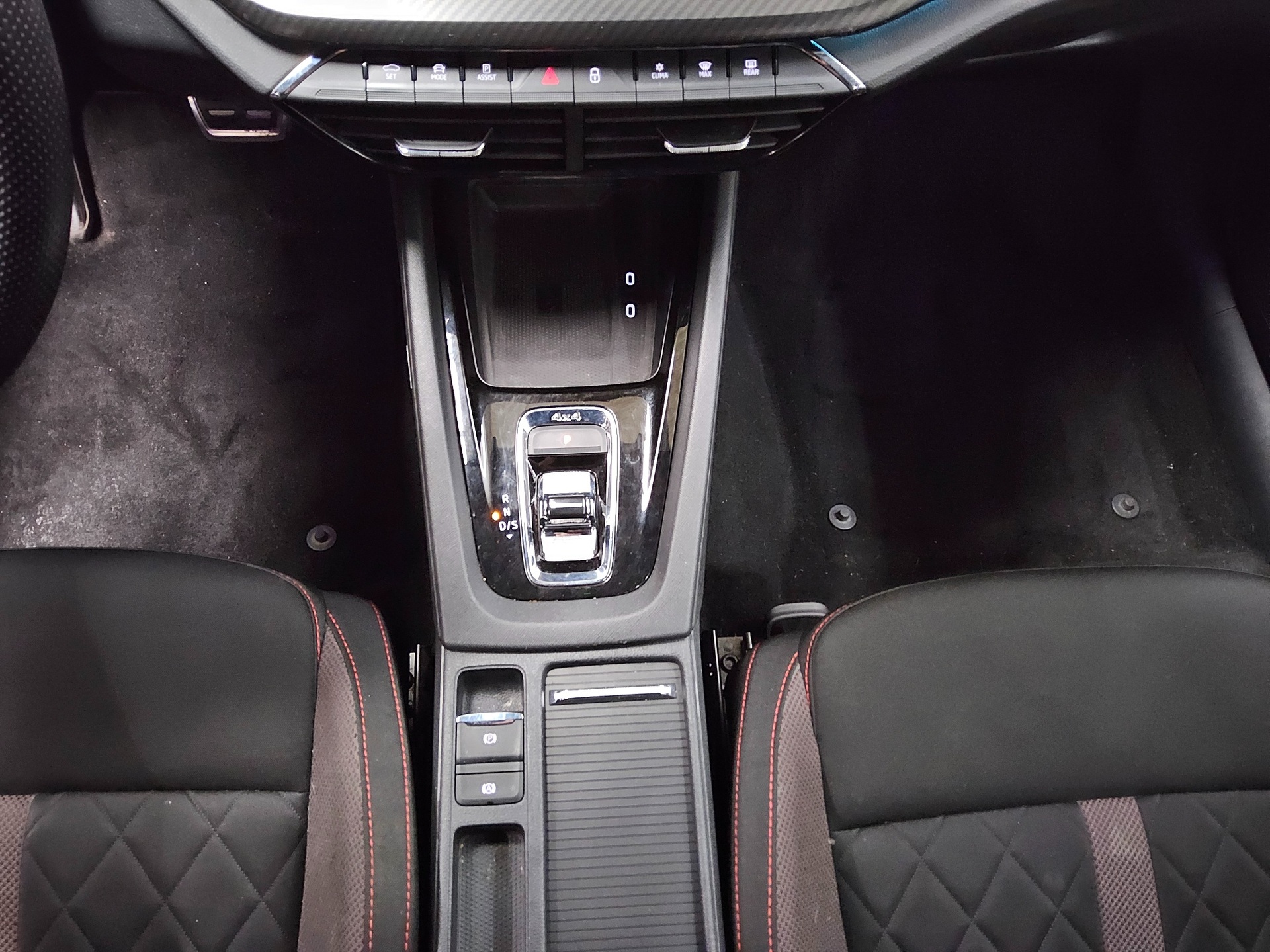 Skoda Octavia Kombi 2.0 TDI RS Navi LED vc HuD RfK ACC 6