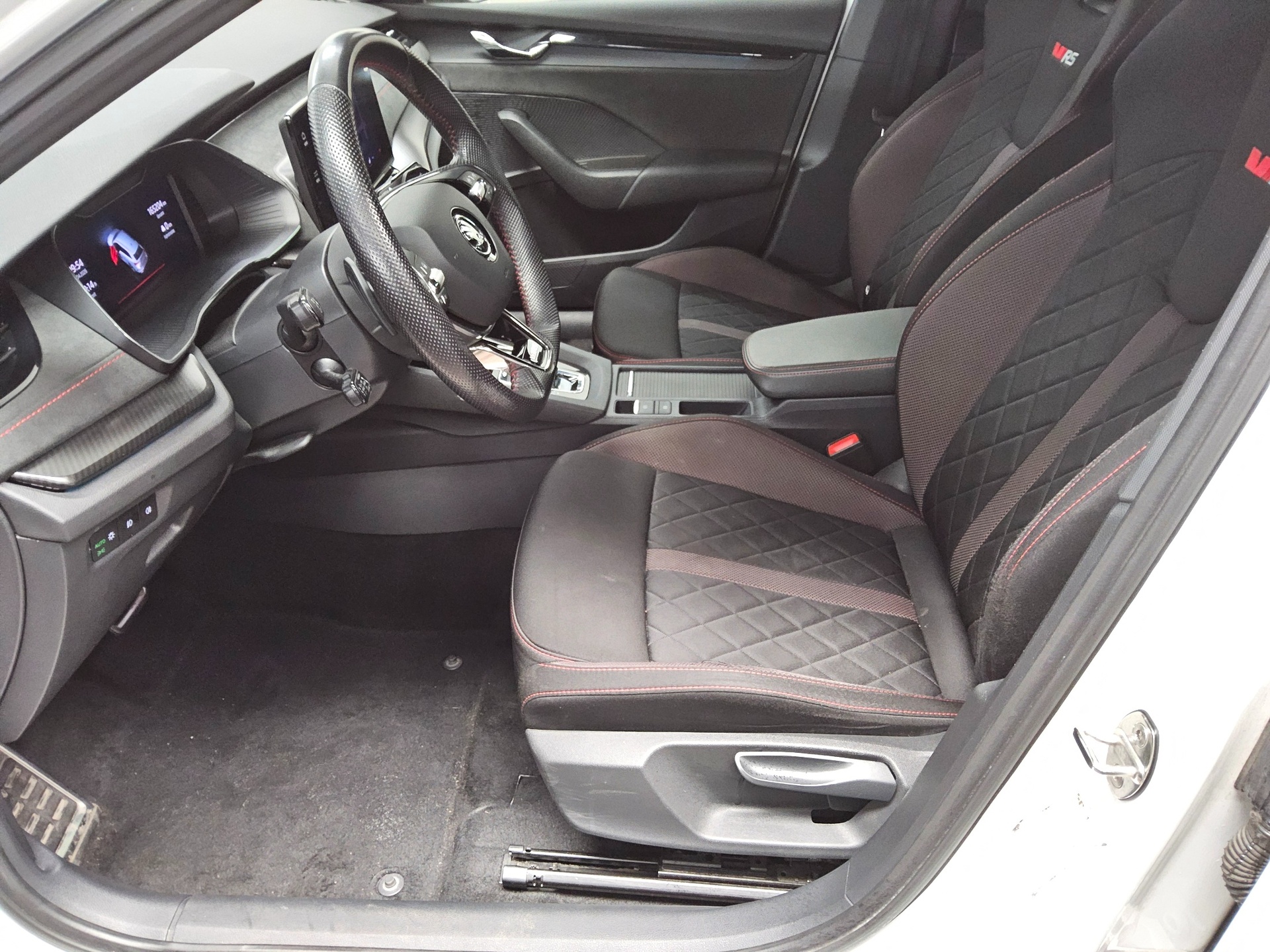 Skoda Octavia Kombi 2.0 TDI RS Navi LED vc HuD RfK ACC 9