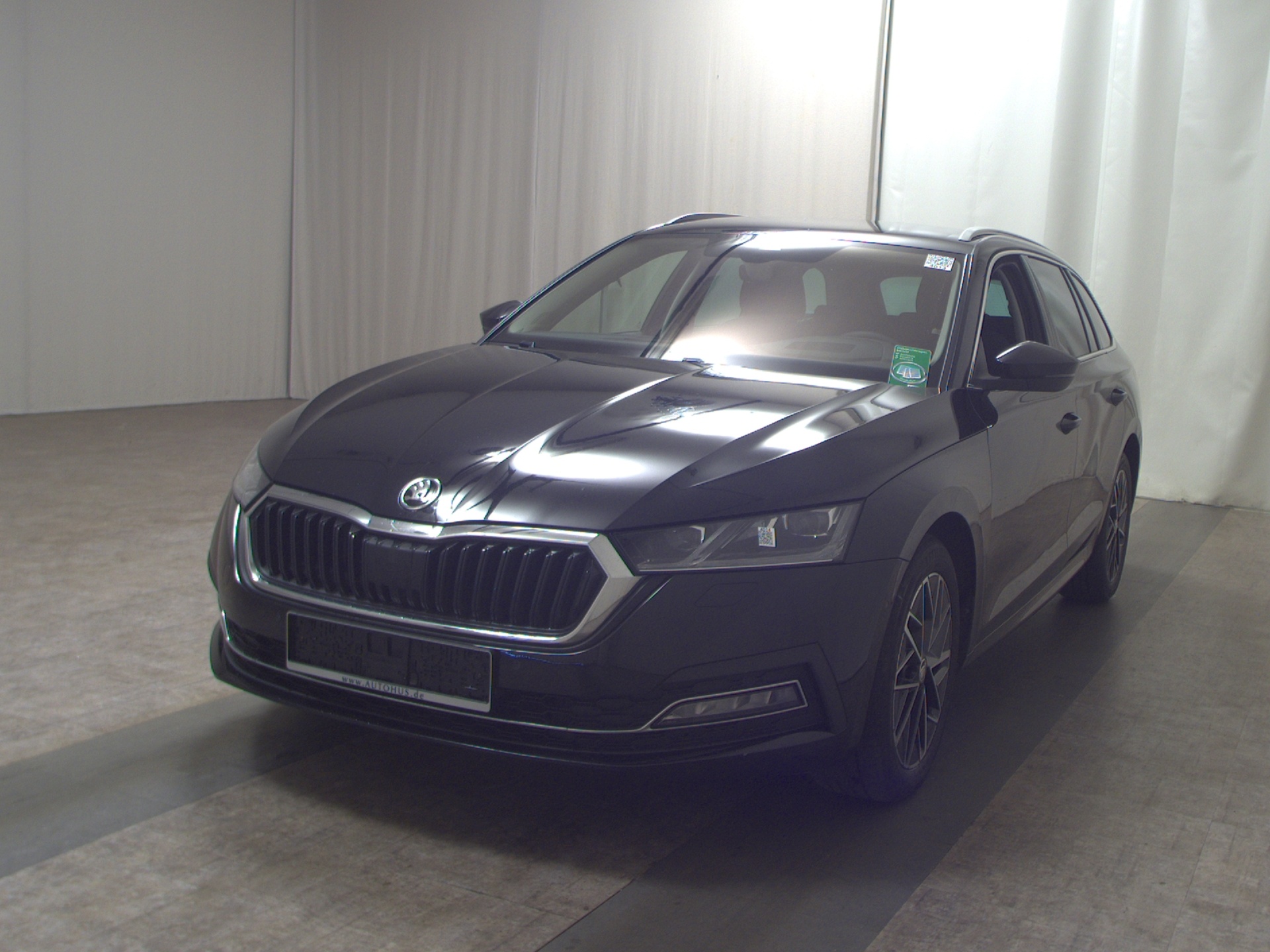 Skoda Octavia Kombi 2.0 TDI Style Navi LED Virtual Canton HUD 2