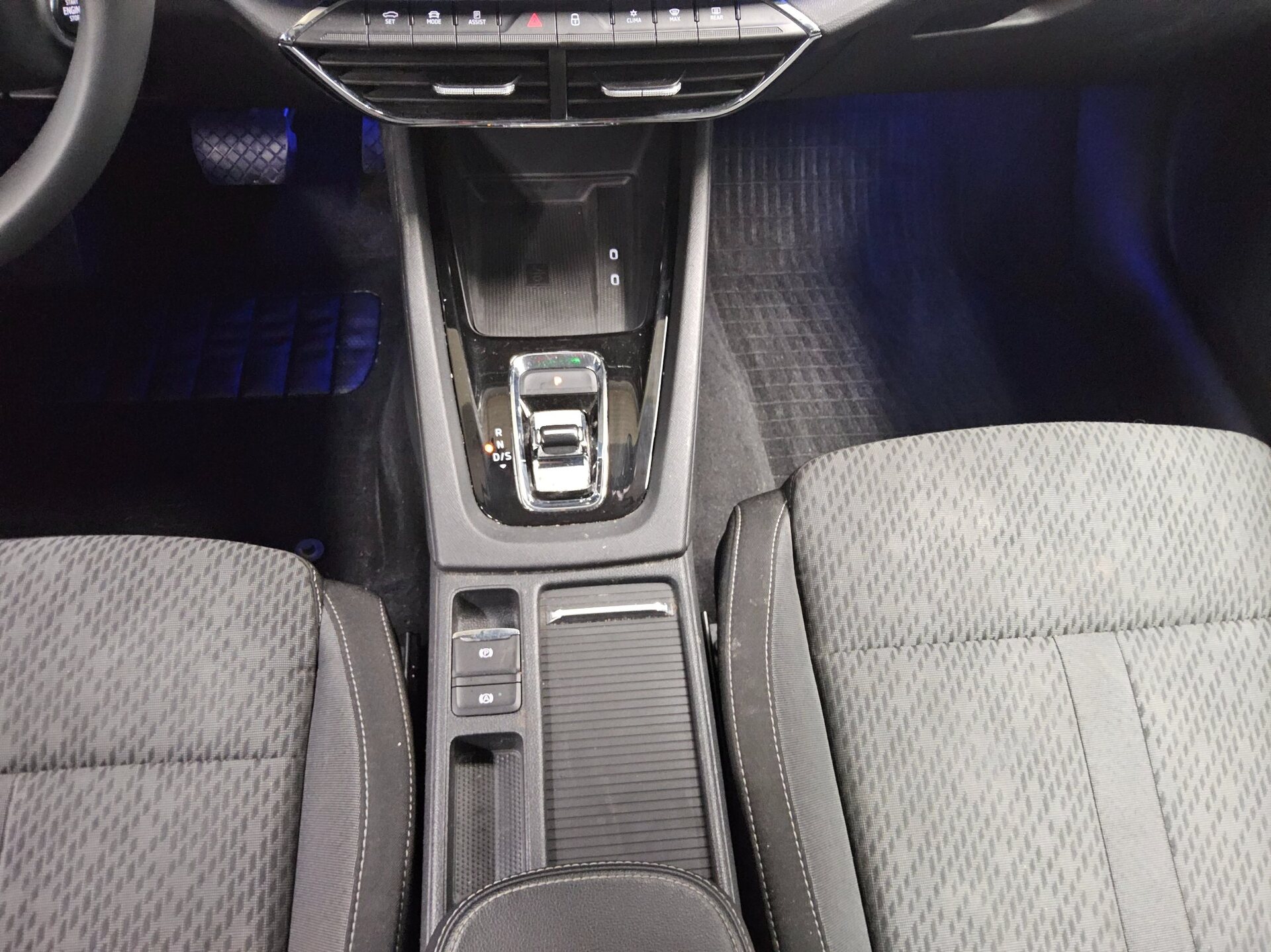 Skoda Octavia Kombi 2.0 TDI Style Navi LED Virtual Canton HUD 6