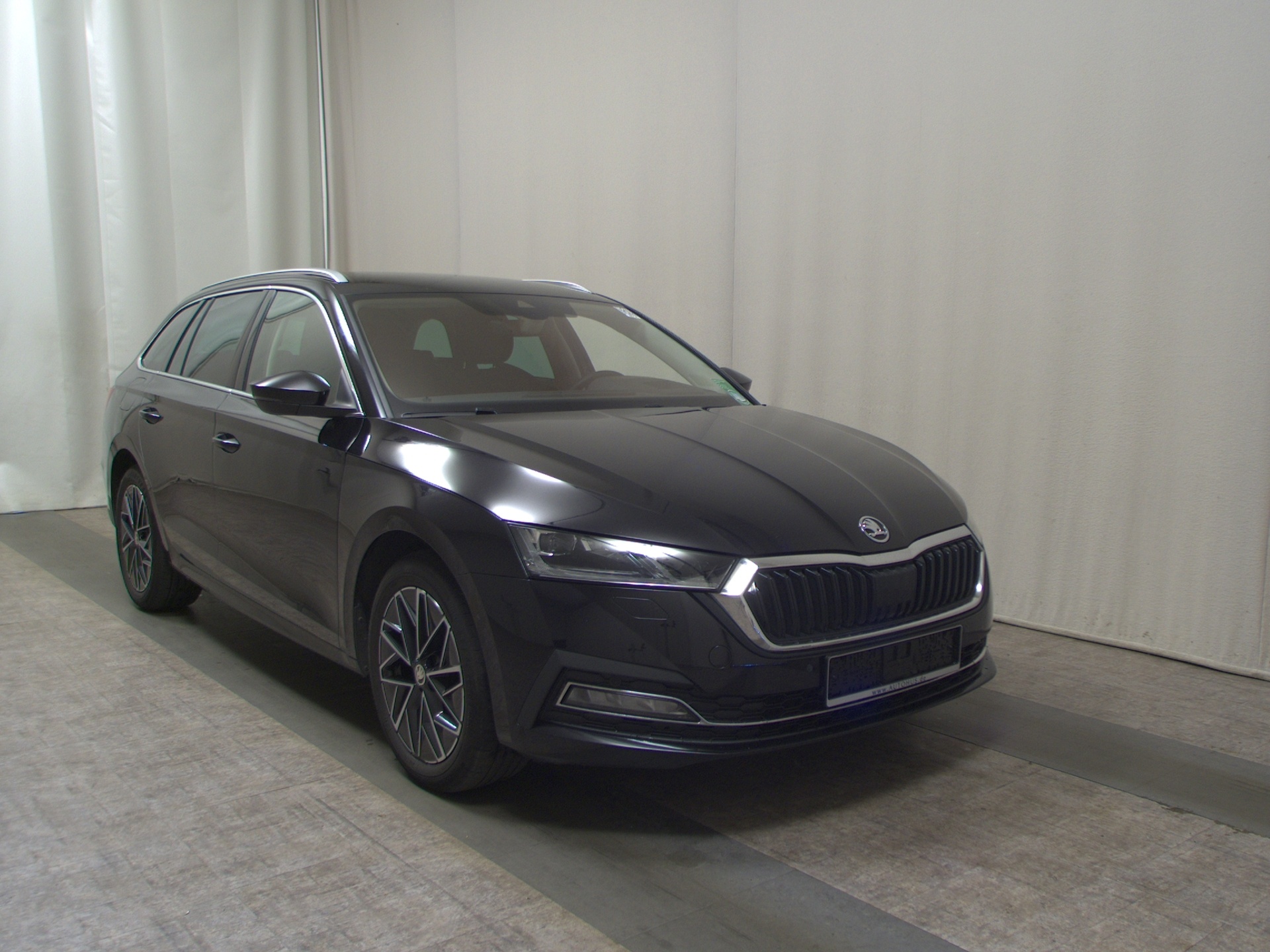Skoda Octavia Kombi 2.0 TDI Style Navi LED Virtual Canton HUD 3