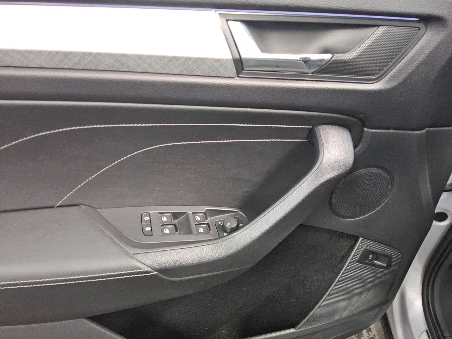 Skoda Kodiaq 2.0 TDI Tour Navi LED vc AHK ACC StHzg 10