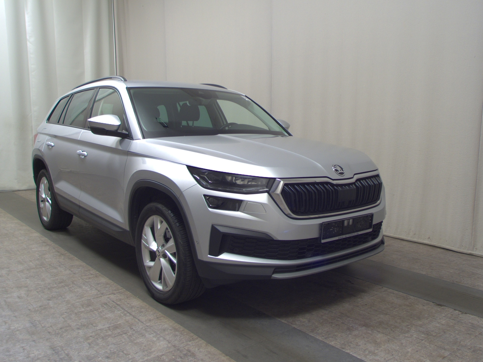 Skoda Kodiaq 2.0 TDI Tour Navi LED vc AHK ACC StHzg 3