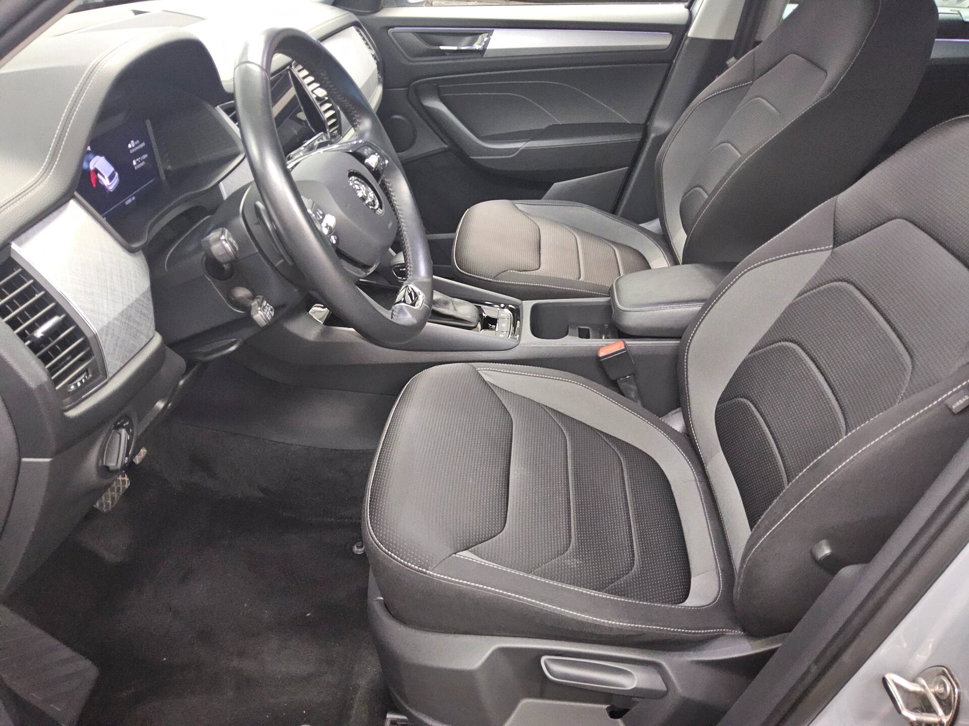 Skoda Kodiaq 2.0 TDI Tour Navi LED vc AHK ACC StHzg 9