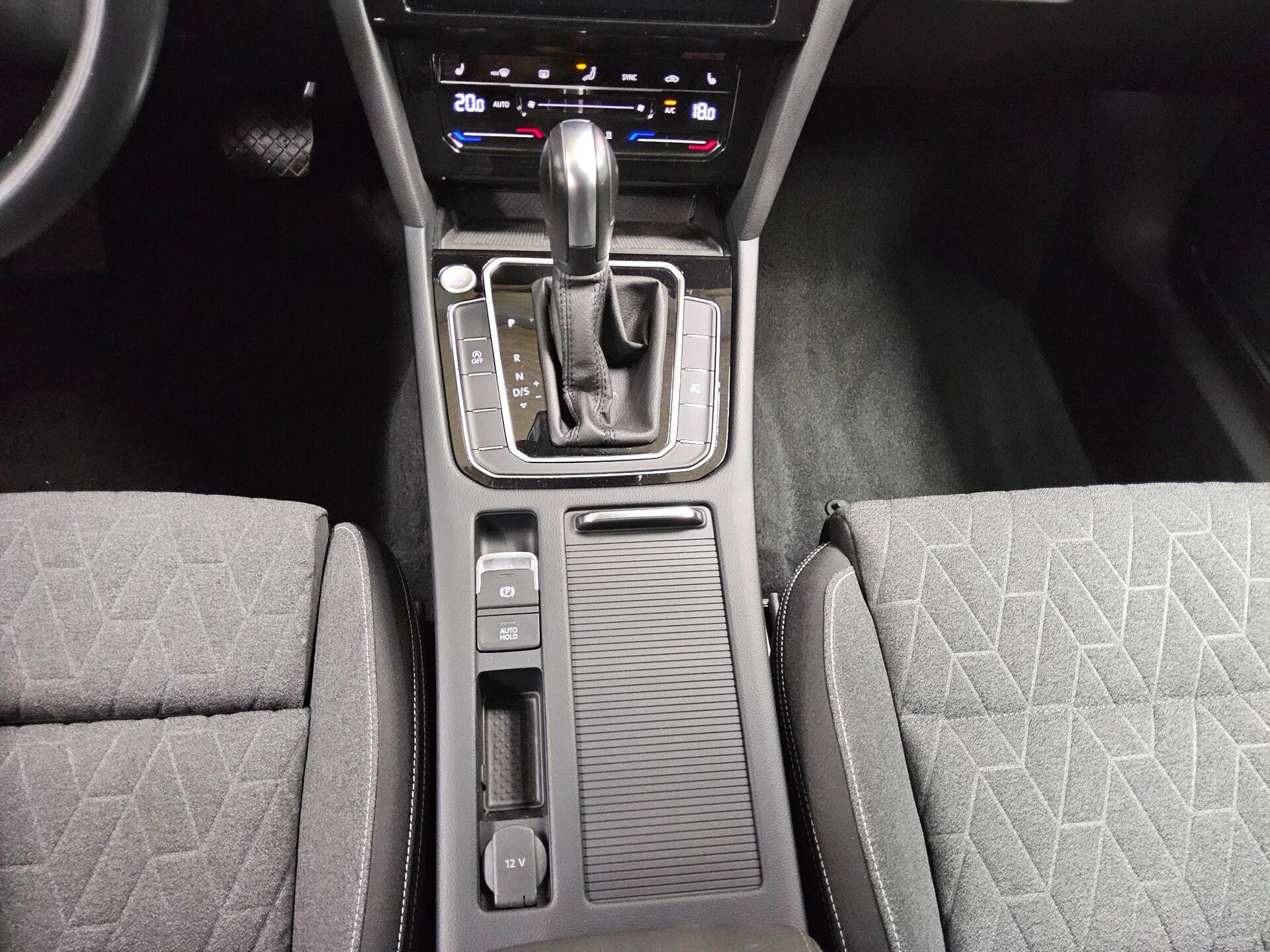 Volkswagen Passat Var. 2.0 TDI Business Navi LED AHK RFK 6