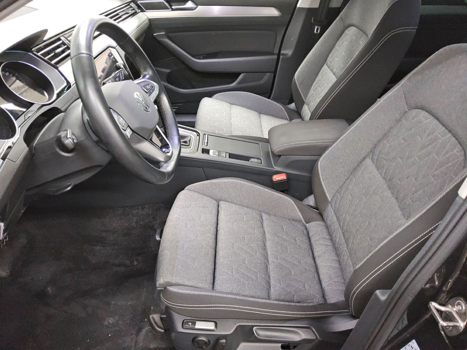 Volkswagen Passat Var. 2.0 TDI Business Navi LED AHK RFK 8