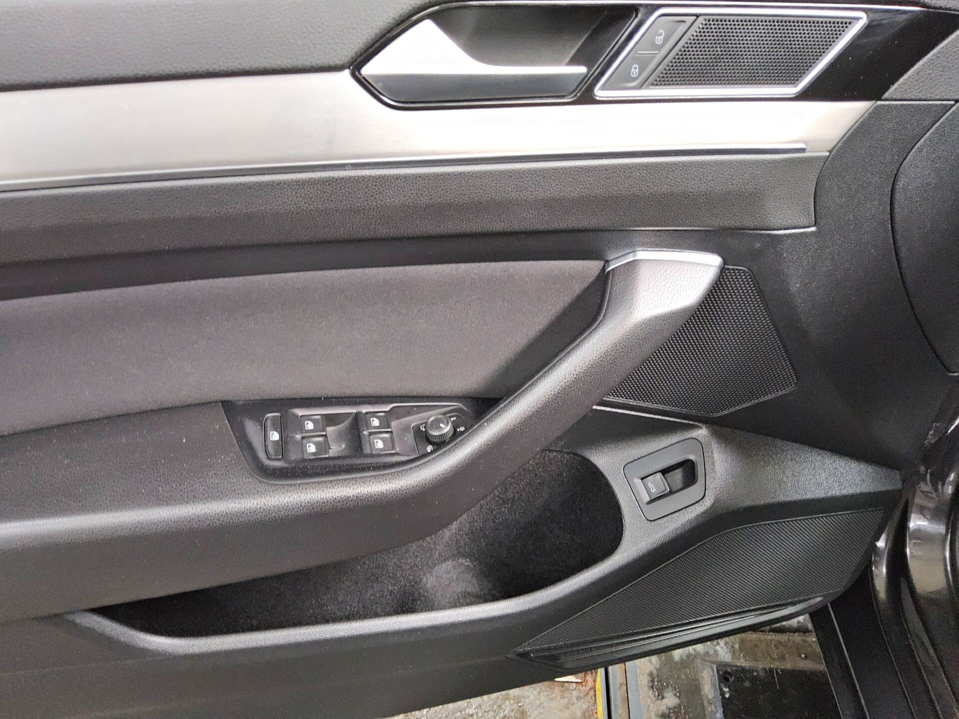Volkswagen Passat Var. 2.0 TDI Business Navi LED AHK RFK 9