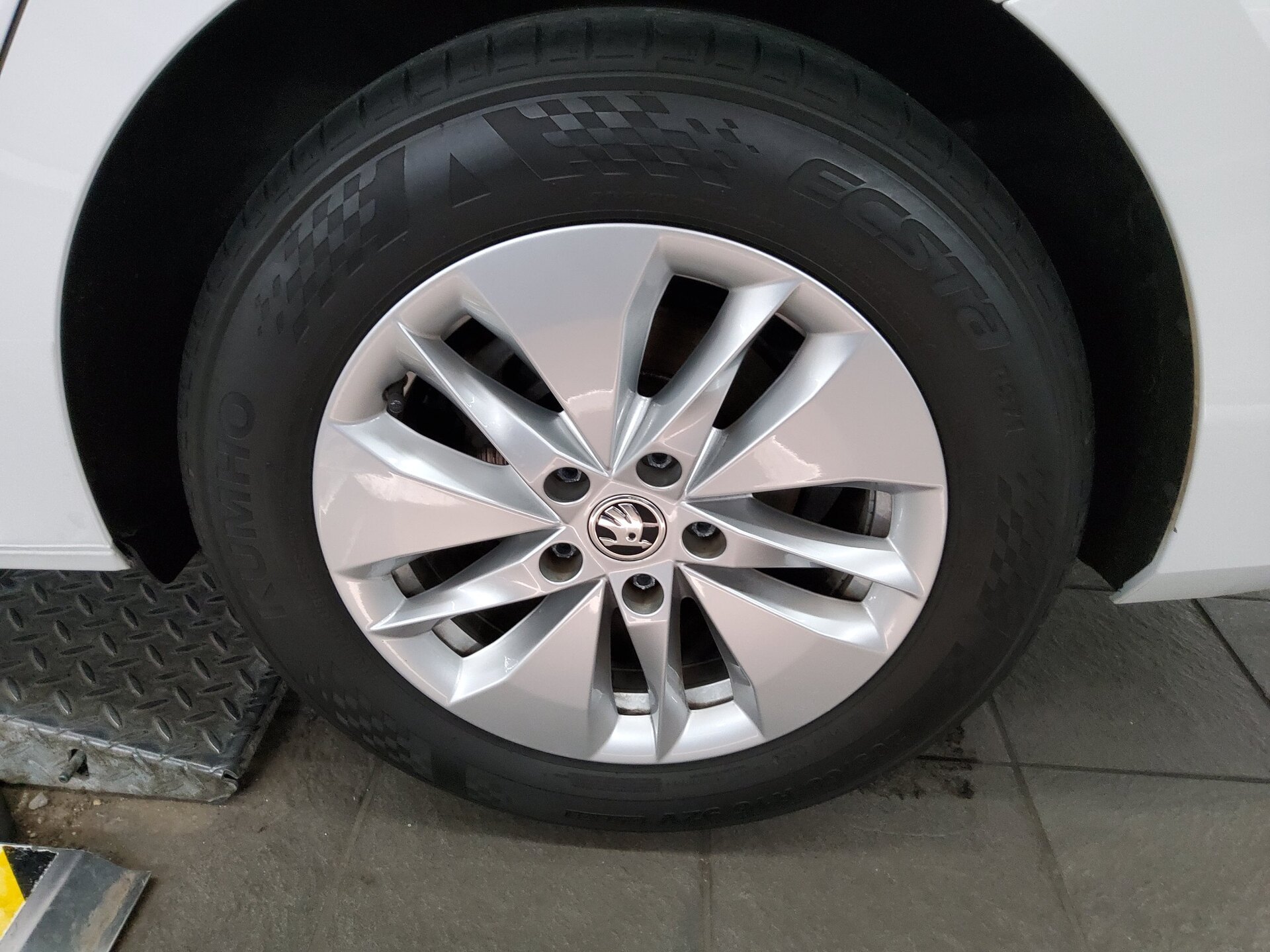 Skoda Octavia Kombi 2.0 TDI Ambition Navi LED vc RfK 10