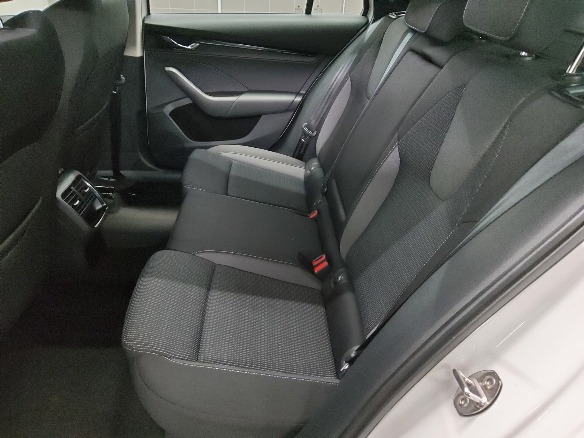 Skoda Octavia Kombi 2.0 TDI Ambition Navi LED vc RfK 13