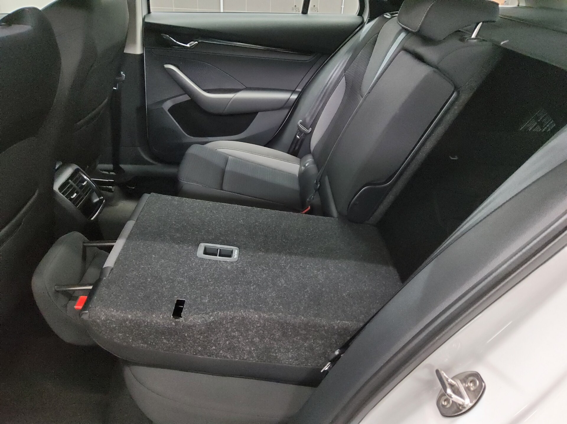 Skoda Octavia Kombi 2.0 TDI Ambition Navi LED vc RfK 12