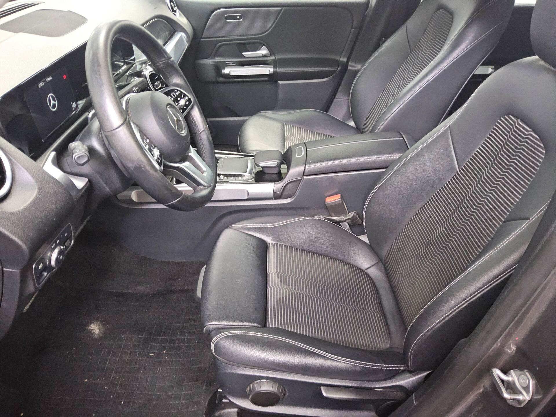 Mercedes-Benz GLB 200 d Progressive T-Leder Navi LED AHK RfK 9