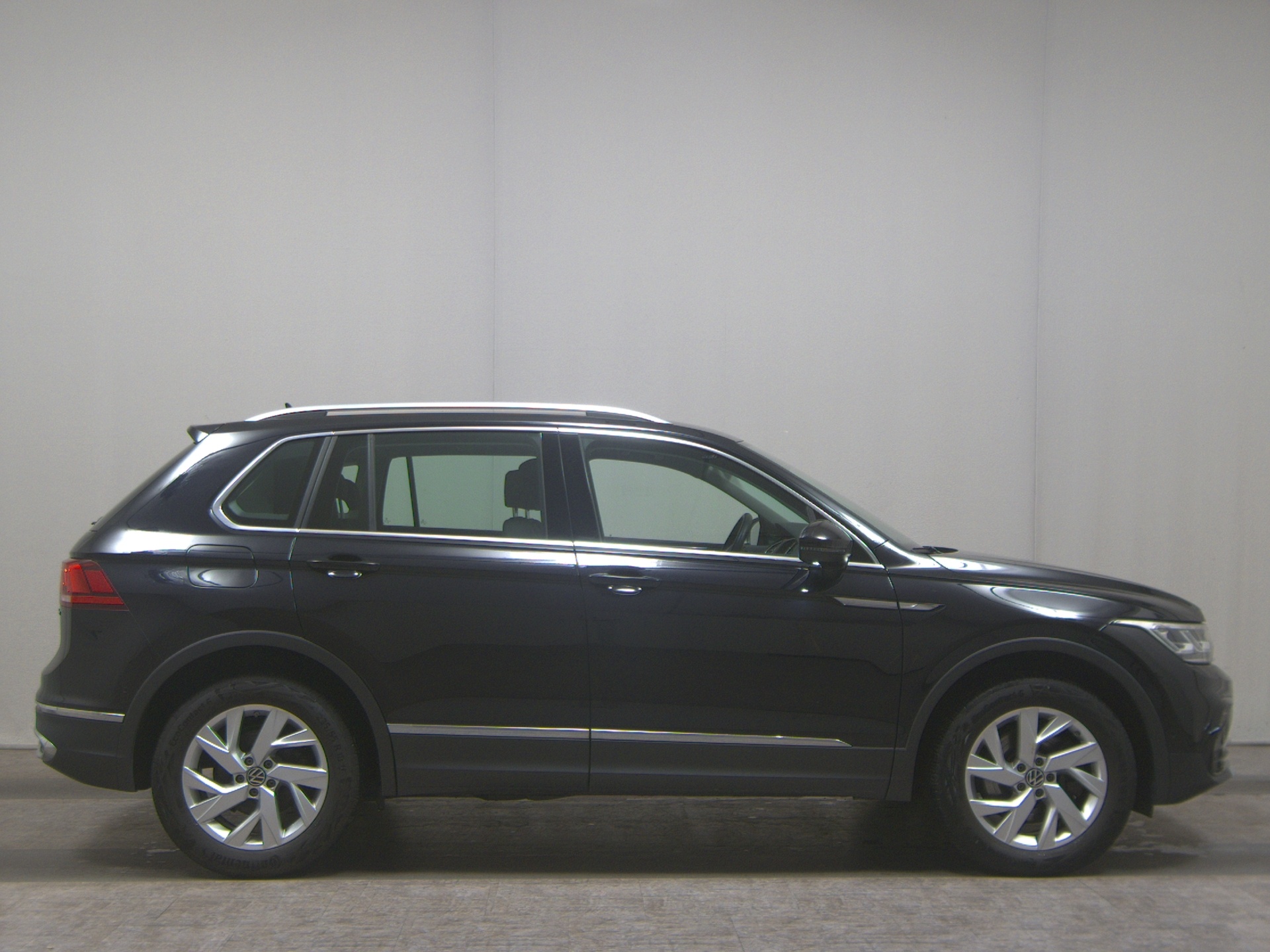 Volkswagen Tiguan 2.0 TDI 4M Elegance Matrix H-K DC HuD AHK