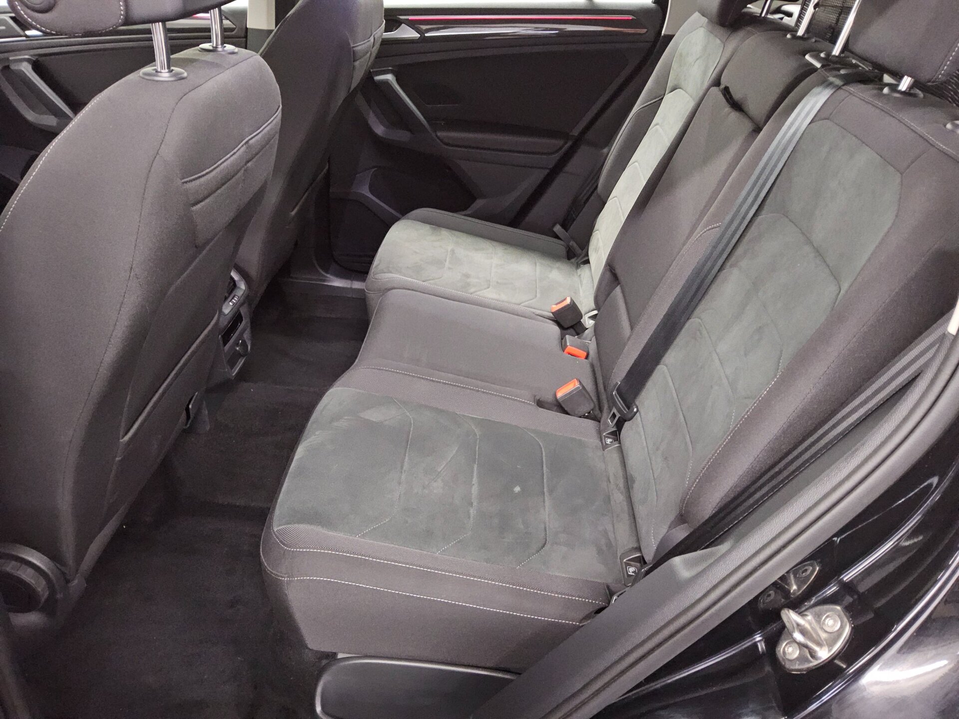 Volkswagen Tiguan 2.0 TDI 4M Elegance Matrix H-K DC HuD AHK 13