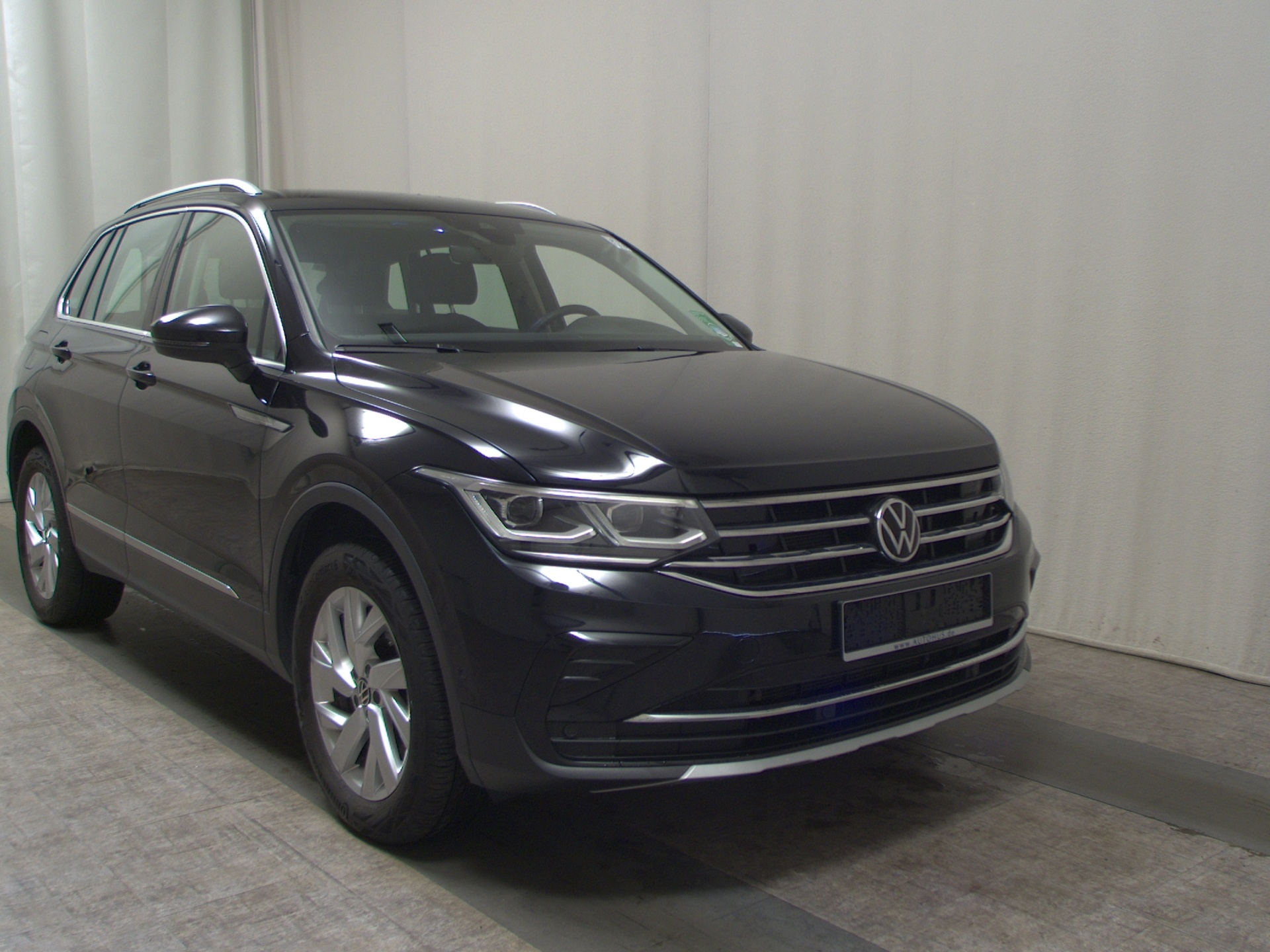 Volkswagen Tiguan 2.0 TDI 4M Elegance Matrix H-K DC HuD AHK 3