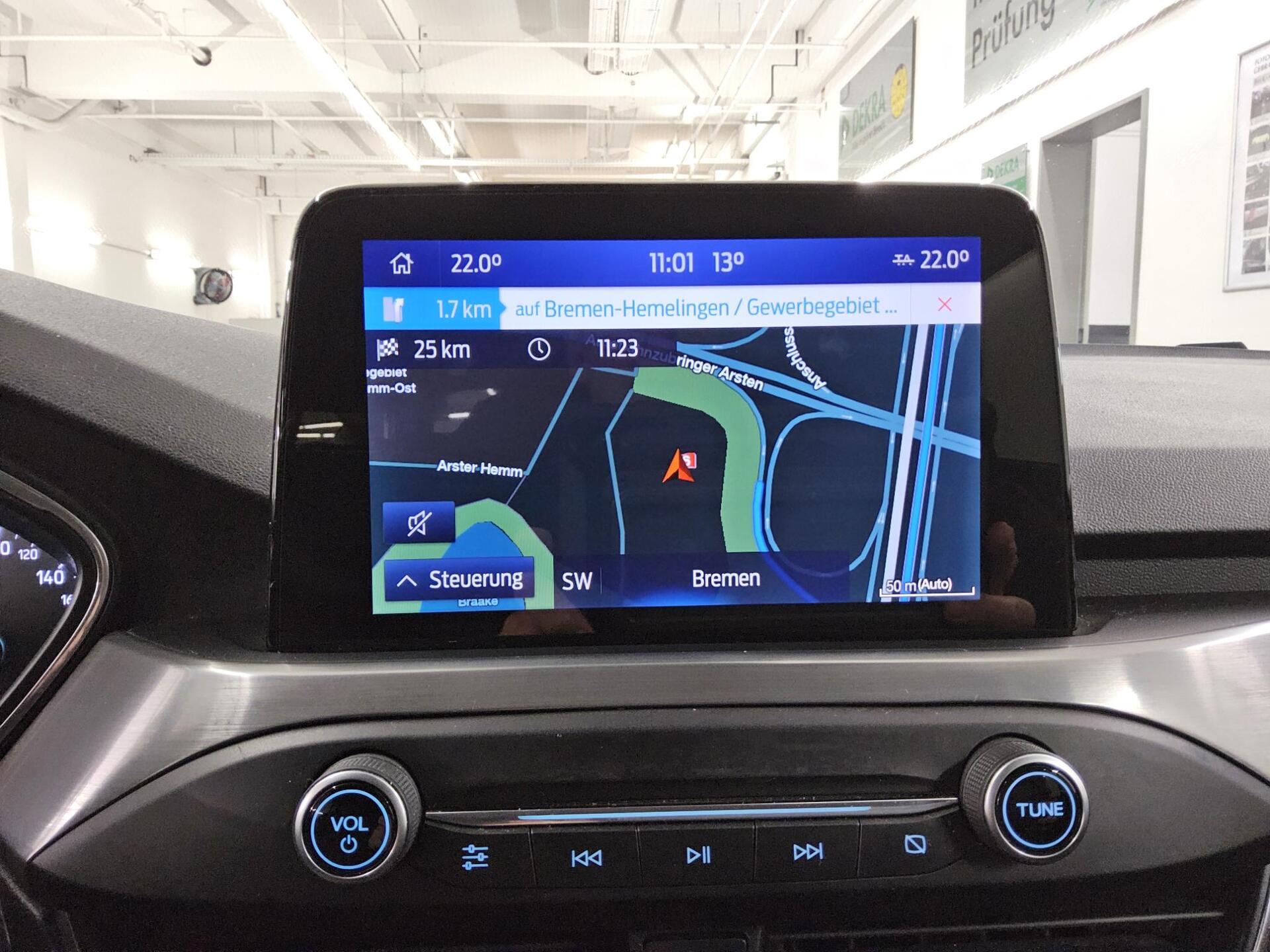 Ford Focus Turnier 2.0 EB Titanium Navi LED ACC RFK 7