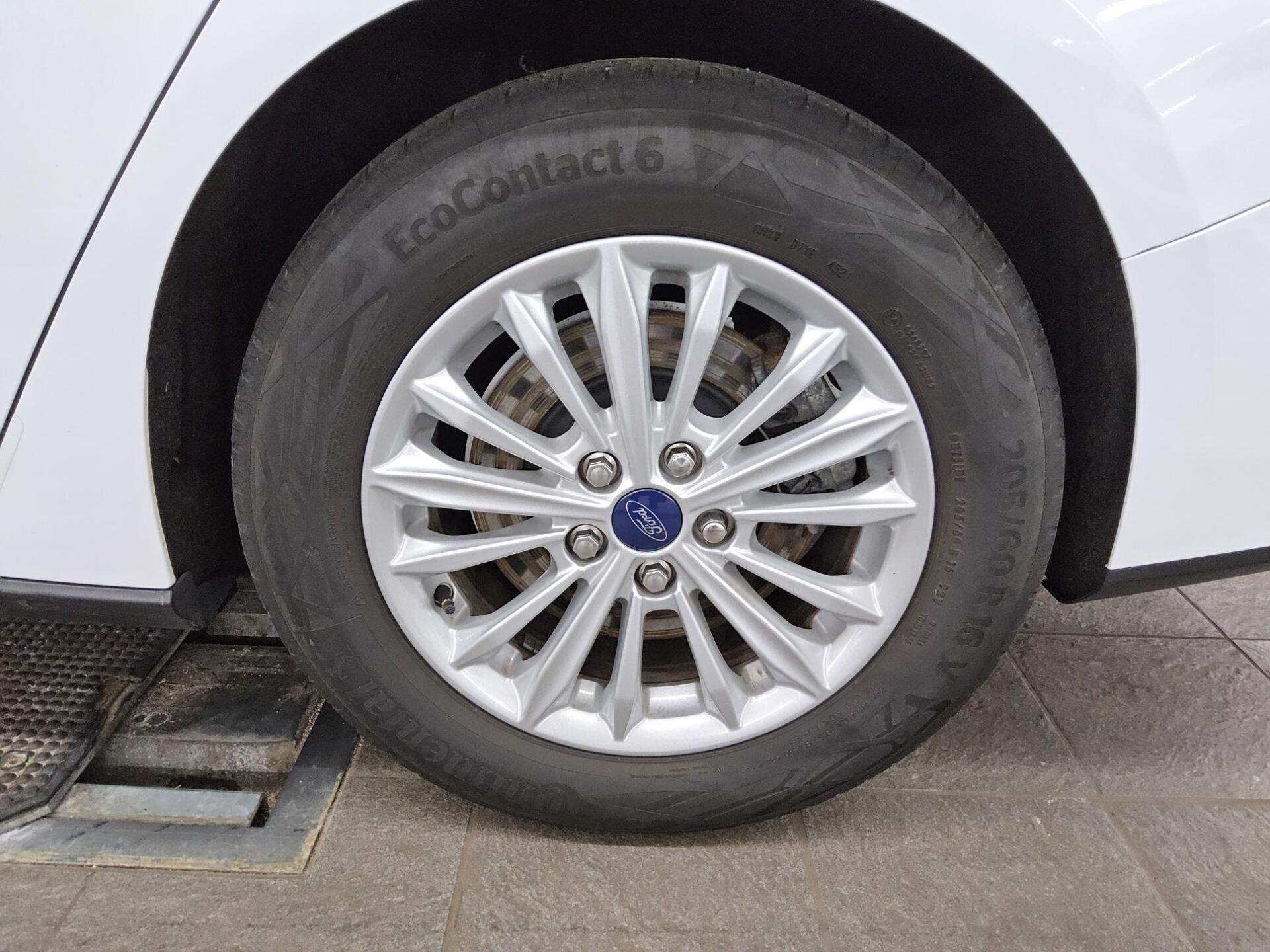 Ford Focus Turnier 2.0 EB Titanium Navi LED ACC RFK 10