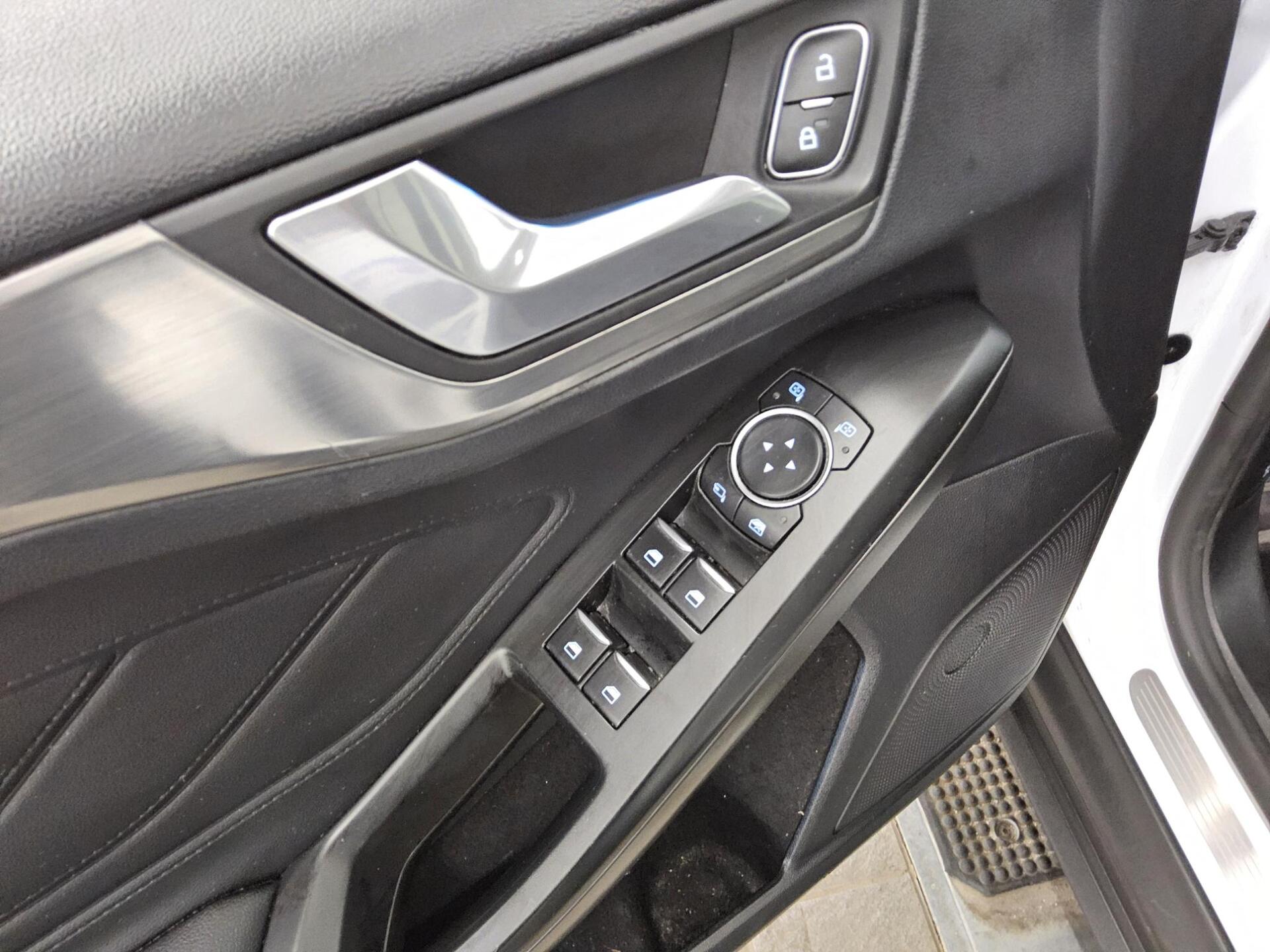 Ford Focus Turnier 2.0 EB Titanium Navi LED ACC RFK 9