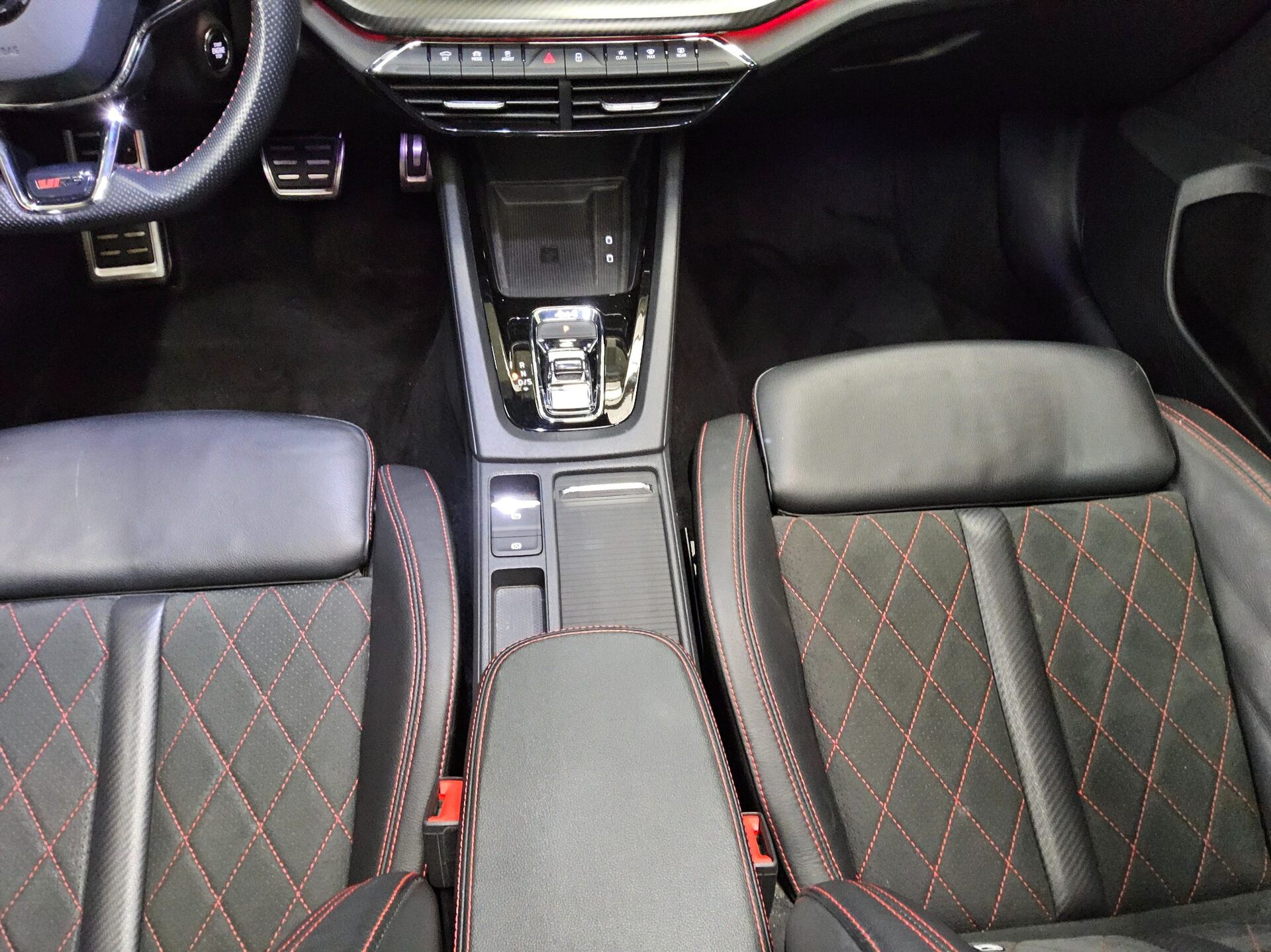 Skoda Octavia Kombi 2.0 TDI RS Navi LED Virtual Pano 6
