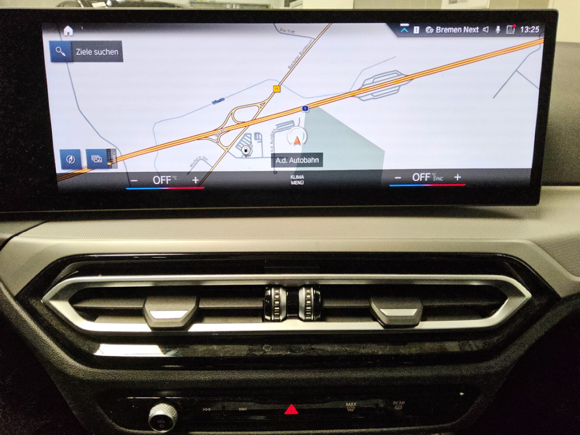 BMW 320dA Touring Navi LED Curved HuD AHK ACC Shz 7