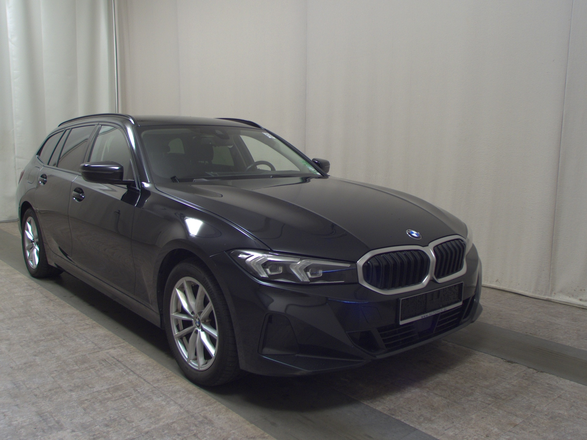 BMW 320dA Touring Navi LED Curved HuD AHK ACC Shz 3