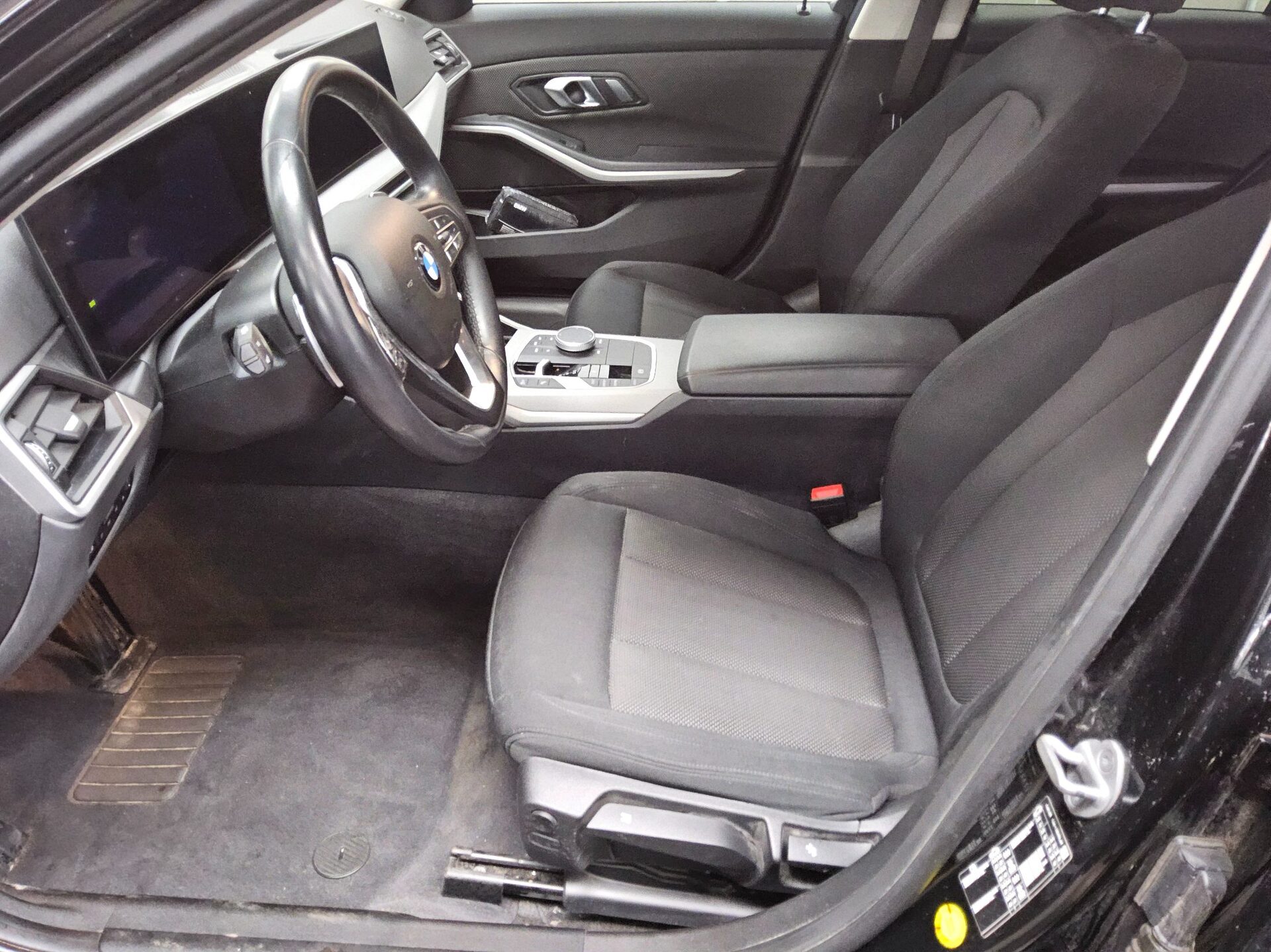 BMW 320dA Touring Navi LED Curved HuD AHK ACC Shz 9