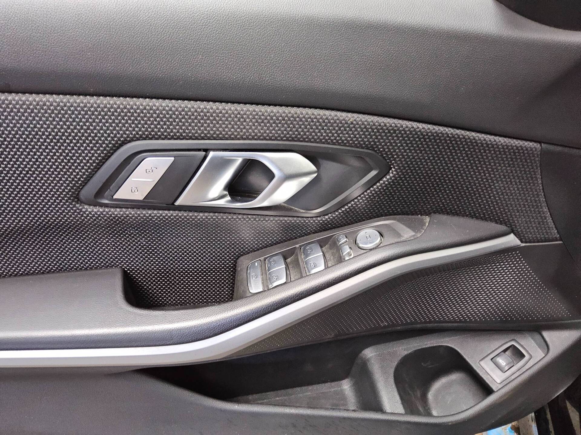 BMW 320dA Touring Navi LED Curved HuD AHK ACC Shz 10