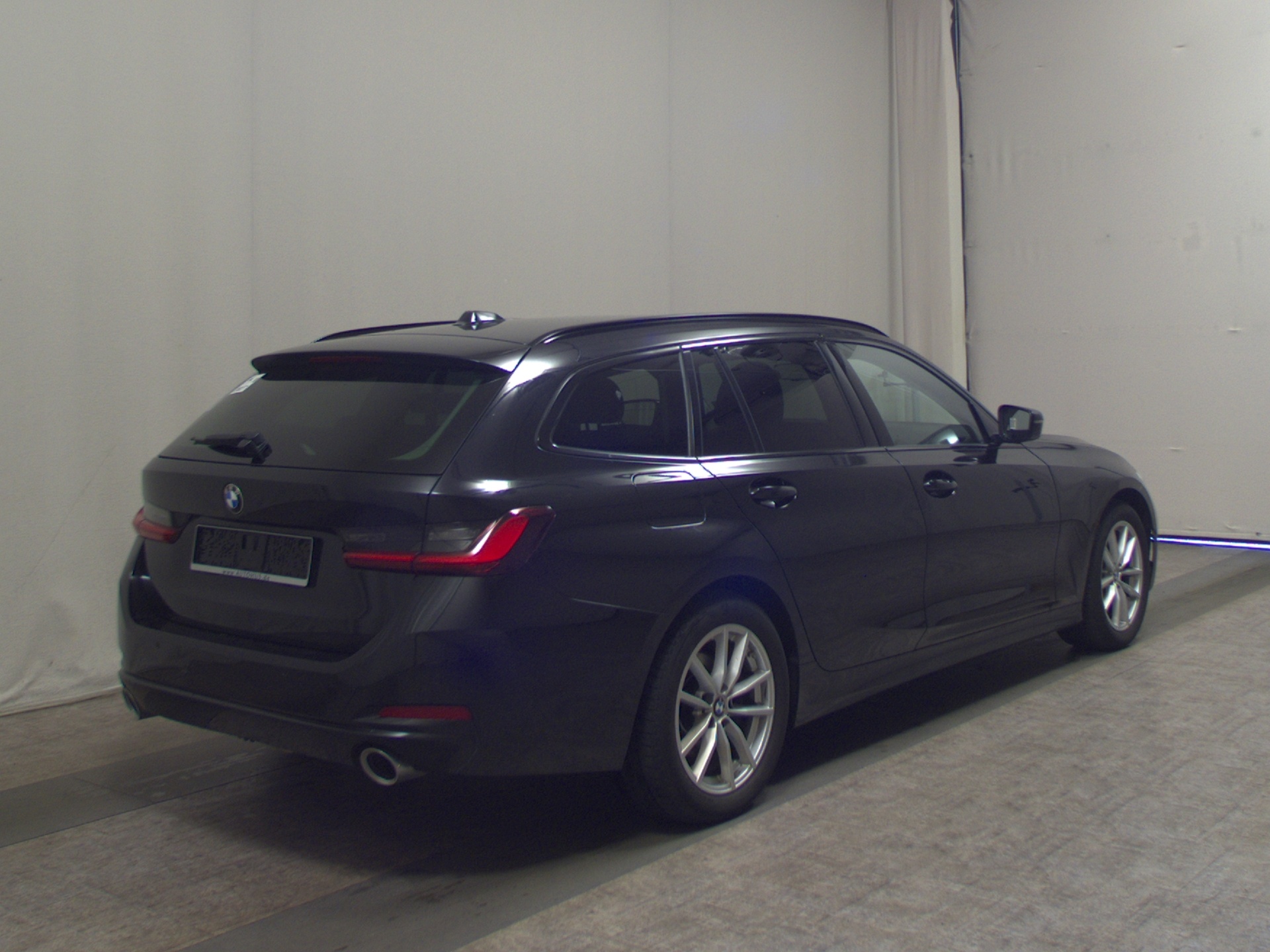 BMW 320dA Touring Navi LED Curved HuD AHK ACC Shz 4