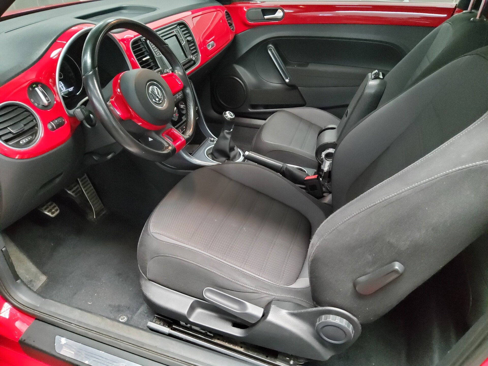 Volkswagen Beetle 1.4 TSI R-Line Navi PDC Pano SHz 8