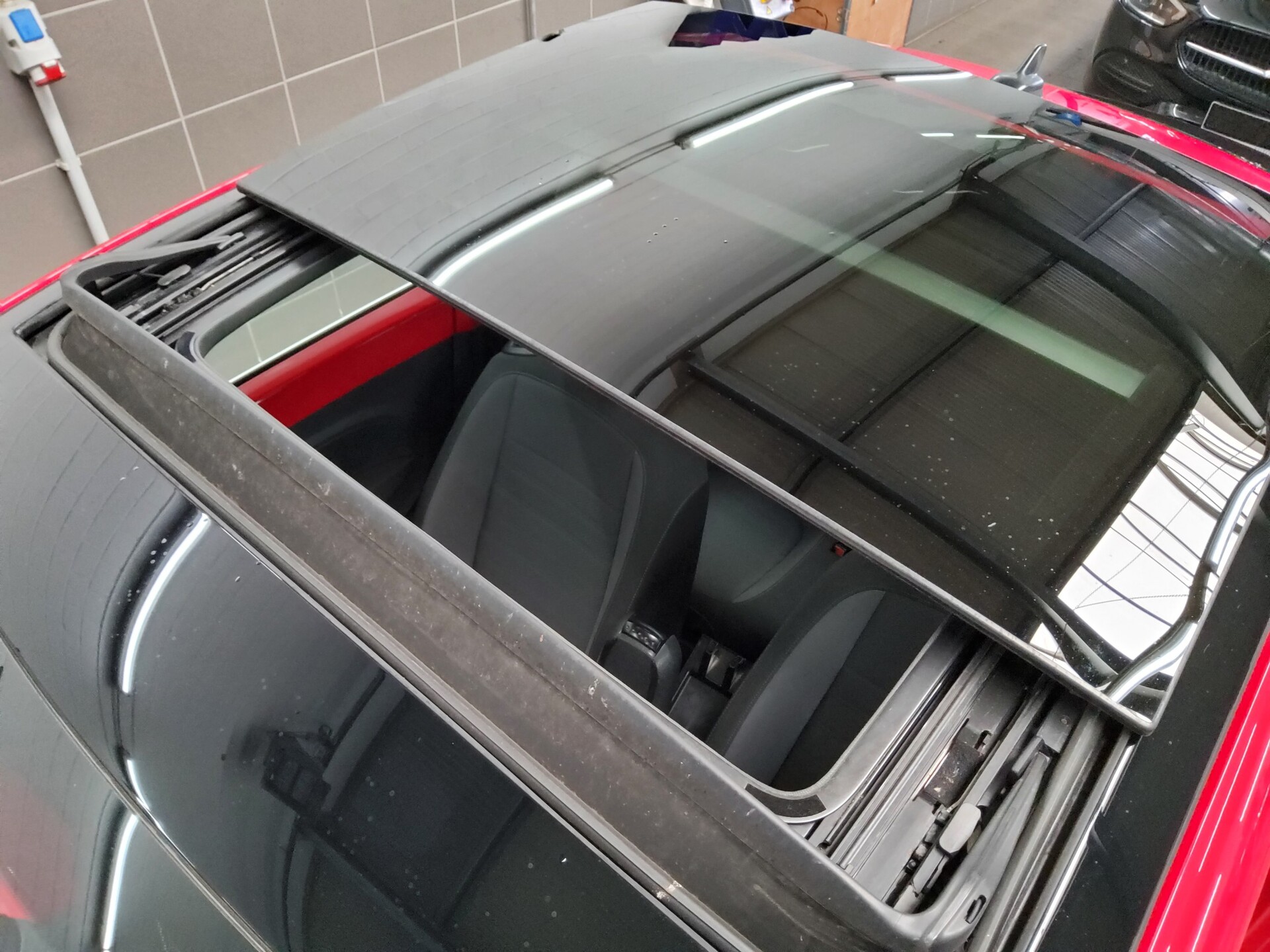 Volkswagen Beetle 1.4 TSI R-Line Navi PDC Pano SHz 12